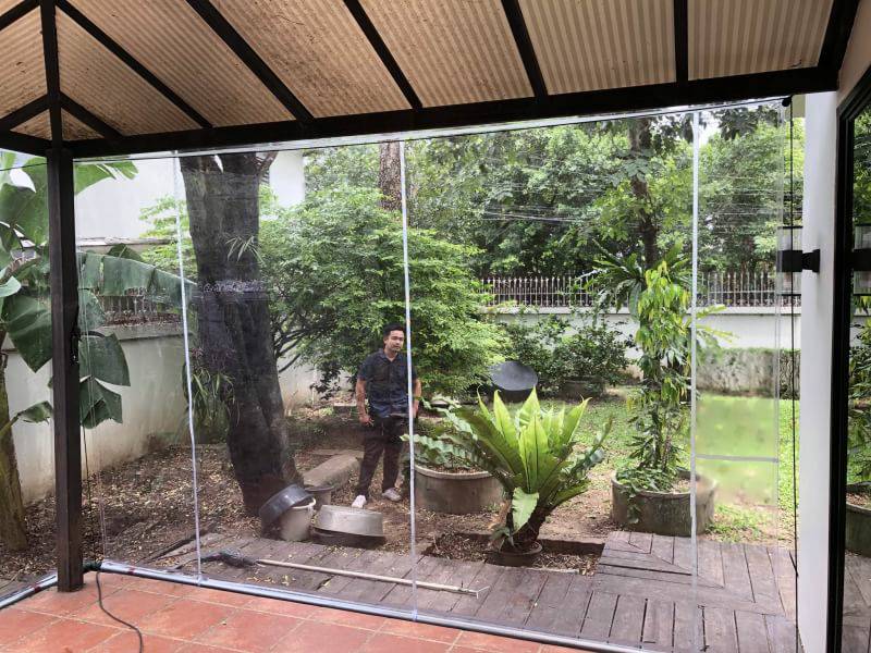 ผ้าใบชักรอกใส ขนาด 2 m x 5 m (ไม่รวมเสาเหล็กค้ำยัน) ผ้าใบสีใส โปร่งใส ผ้าใบกันสาดแบบใส ผ้าใบกันฝนโปร่งใส ผ้าใบม้วนกันฝนแบบใส ผ้าใบม้วนกันแดดสีใส clear ใส