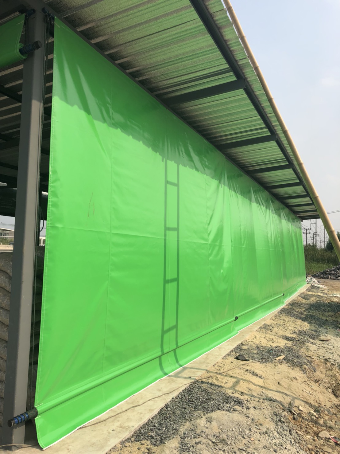 MKP TenT ผ้าใบชักรอก ขนาด กว้าง 1.5m สูง 5m (ไม่รวมเสาค้ำ) ผ้าใบกันสาด ผ้าใบกันฝน ผ้าใบม้วนกันฝน ผ้าใบม้วนกันแดด มีทุกสี ขาว แดง ดำ ชมพู น้ำเงิน ฟ้า เขียว ม่วง ครีม น้ำตาล 1.5m x 5m