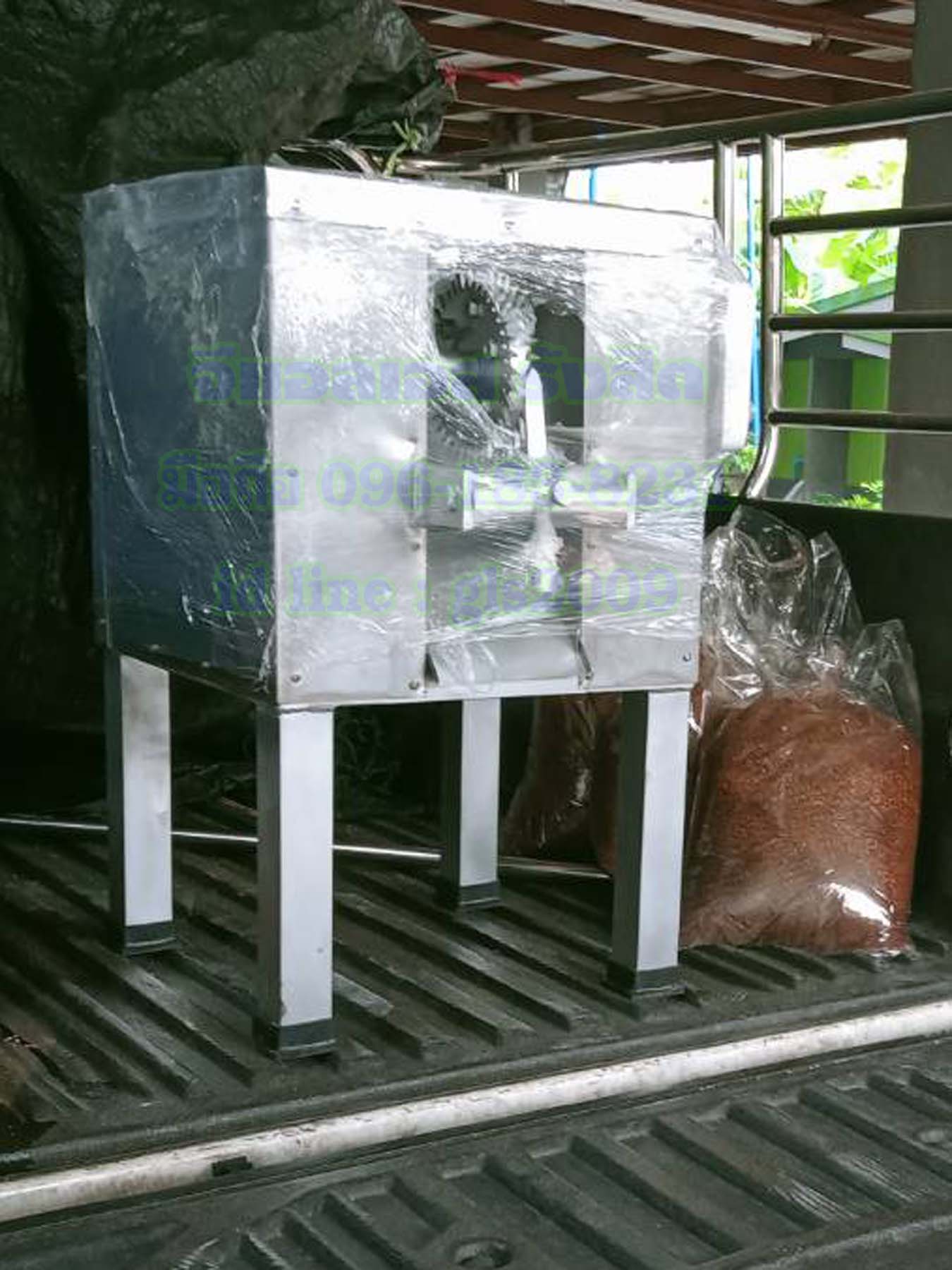 เครื่องกะเทาะกะลามะพร้าวพร้อมมอเตอร์