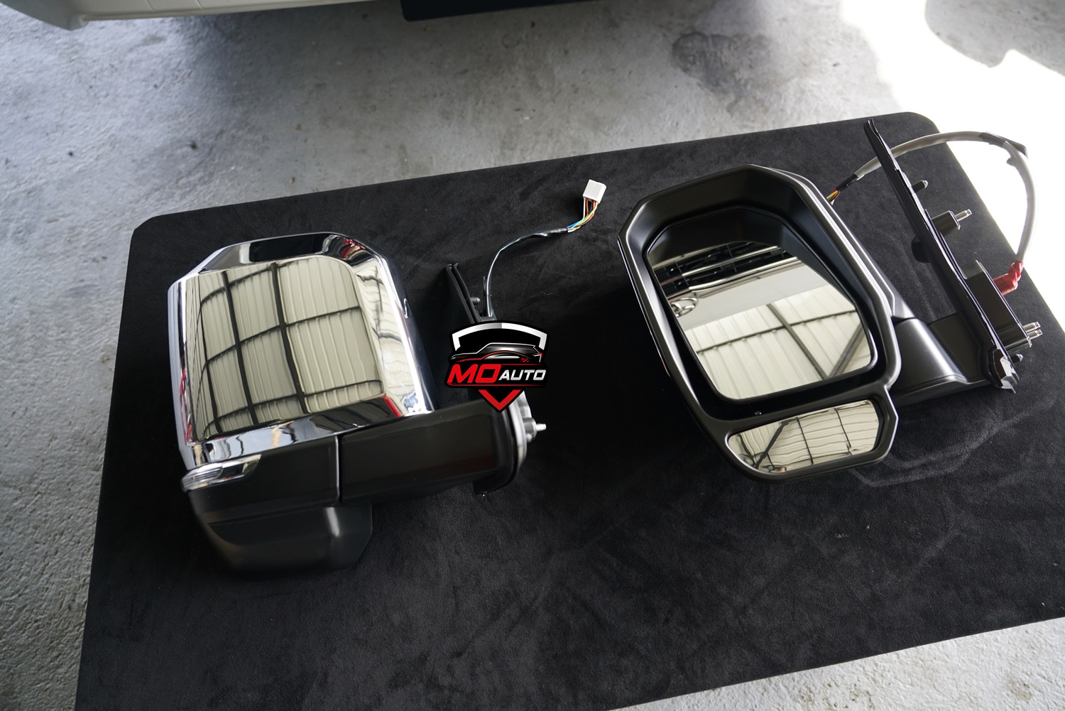 กระจกมองข้างรถตู้ ทรง Majesty สำหรับ Hiace 200 / COMMUTER / VENTURY