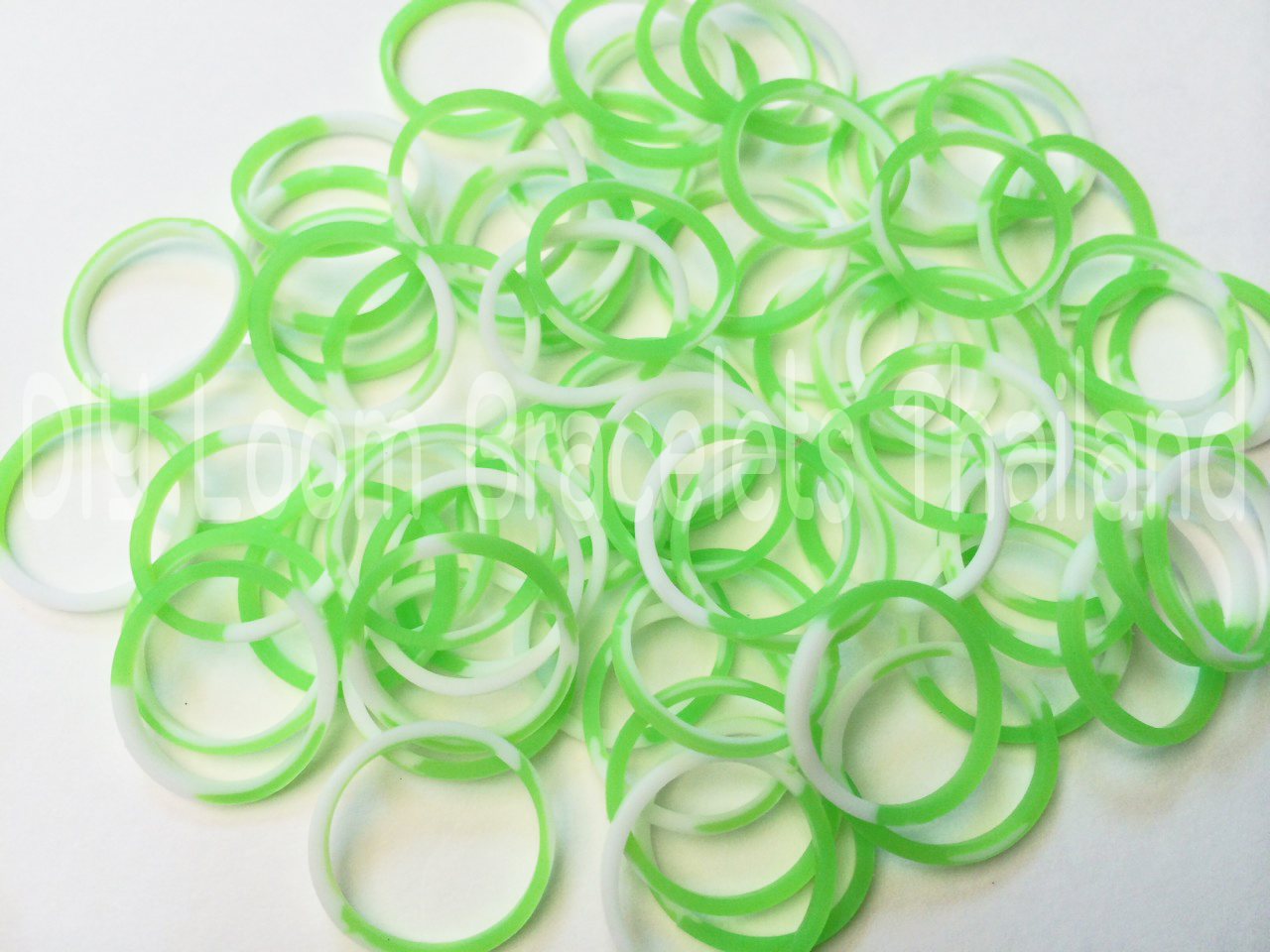 100% Silicone Loom Band Tie Die เขียว/ขาว 600 เส้น ( TGW)