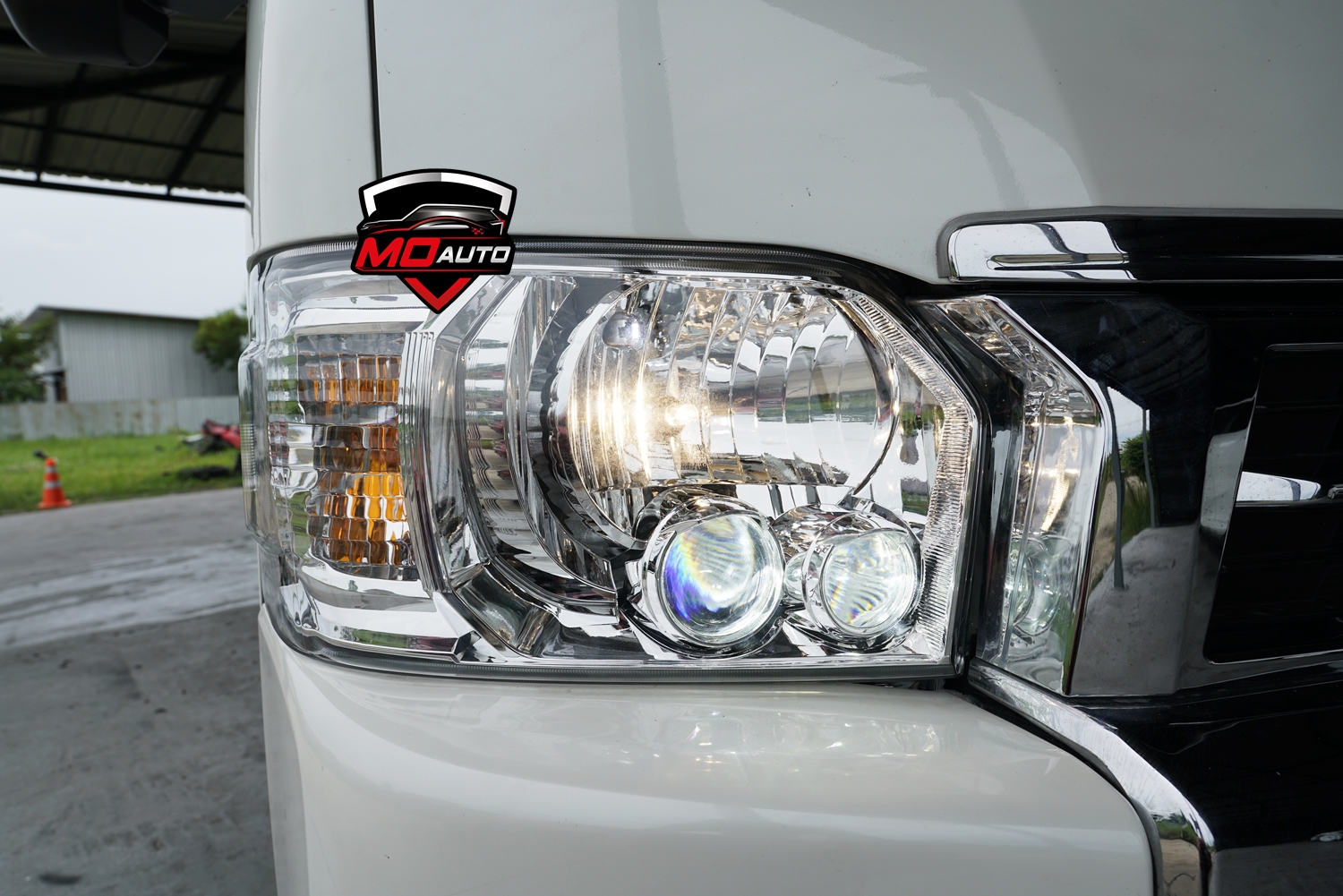 ไฟหน้าโปรเจคเตอร์ TOYOTA HIACE COMMUTER KDH222 VENTURY ปี 2014 -2018