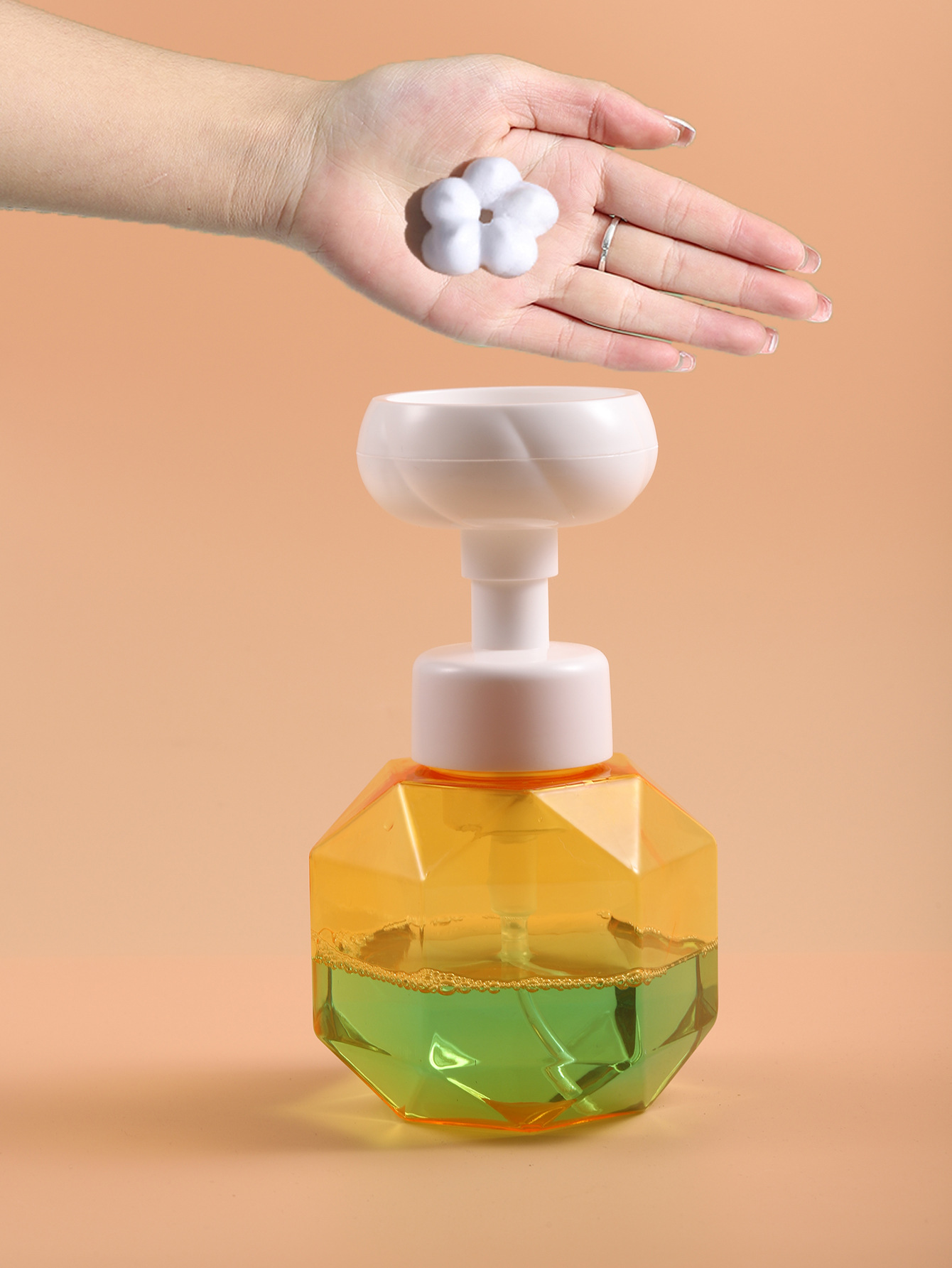 ขวดปั๊มโฟมทรงเพชร หัวปั๊มดอกไม้ ขนาด 300 มล เลือกสี 004921