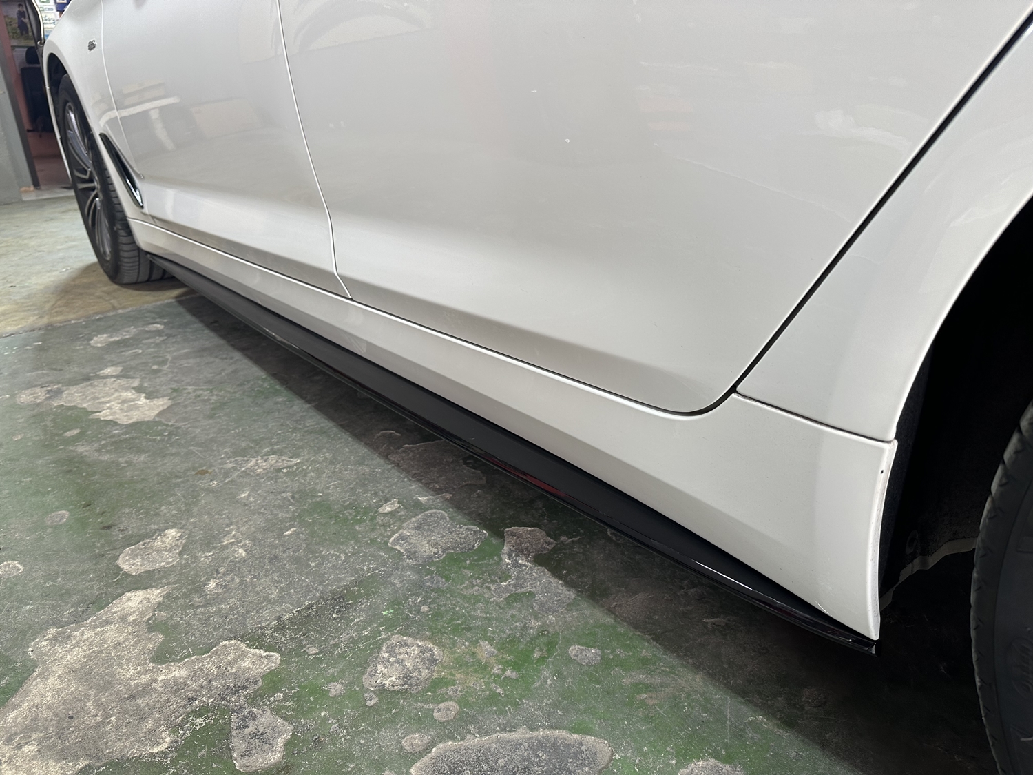 ลิ้นสเกิร์ตข้าง คาร์บอน แท้ / ดำเงา BMW G30