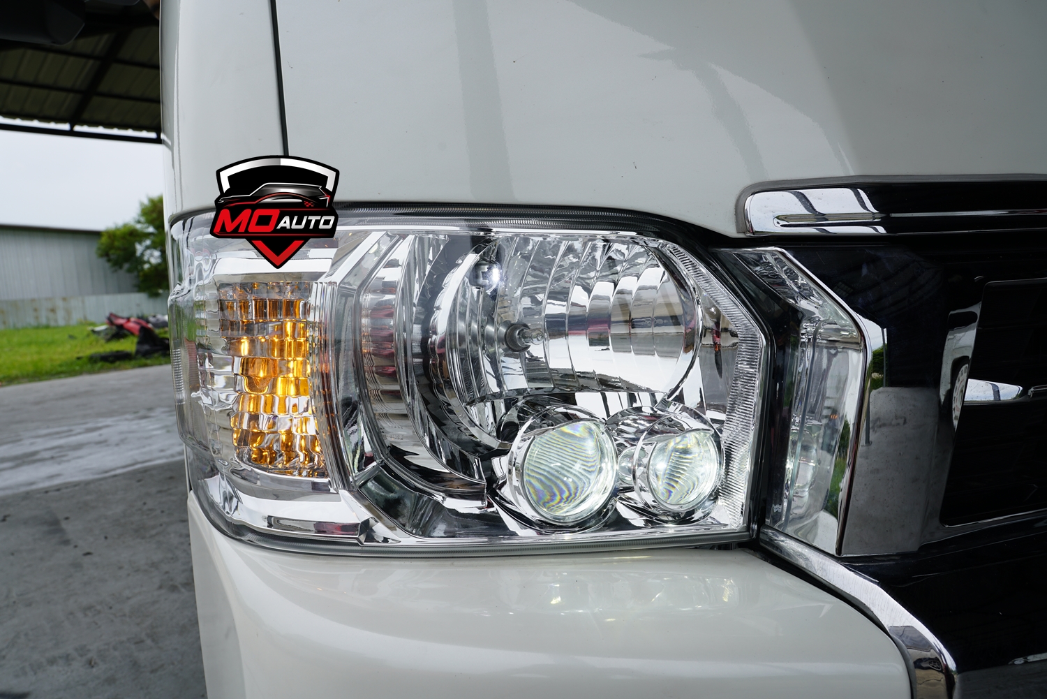 ไฟหน้าโปรเจคเตอร์ TOYOTA HIACE COMMUTER KDH222 VENTURY ปี 2014 -2018