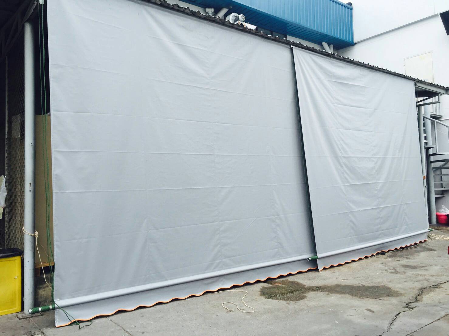 ผ้าใบชักรอก กว้าง 6เมตร สูง 5มตร (ไม่รวมเสาค้ำ) กันสาดผ้าใบ ชักรอกผ้าใบ ผ้าใบม้วนขึ้นลง ผ้าใบม้วนเก็บได้ ผ้าใบตลาดนัด มีทุกสี 6m x 5m