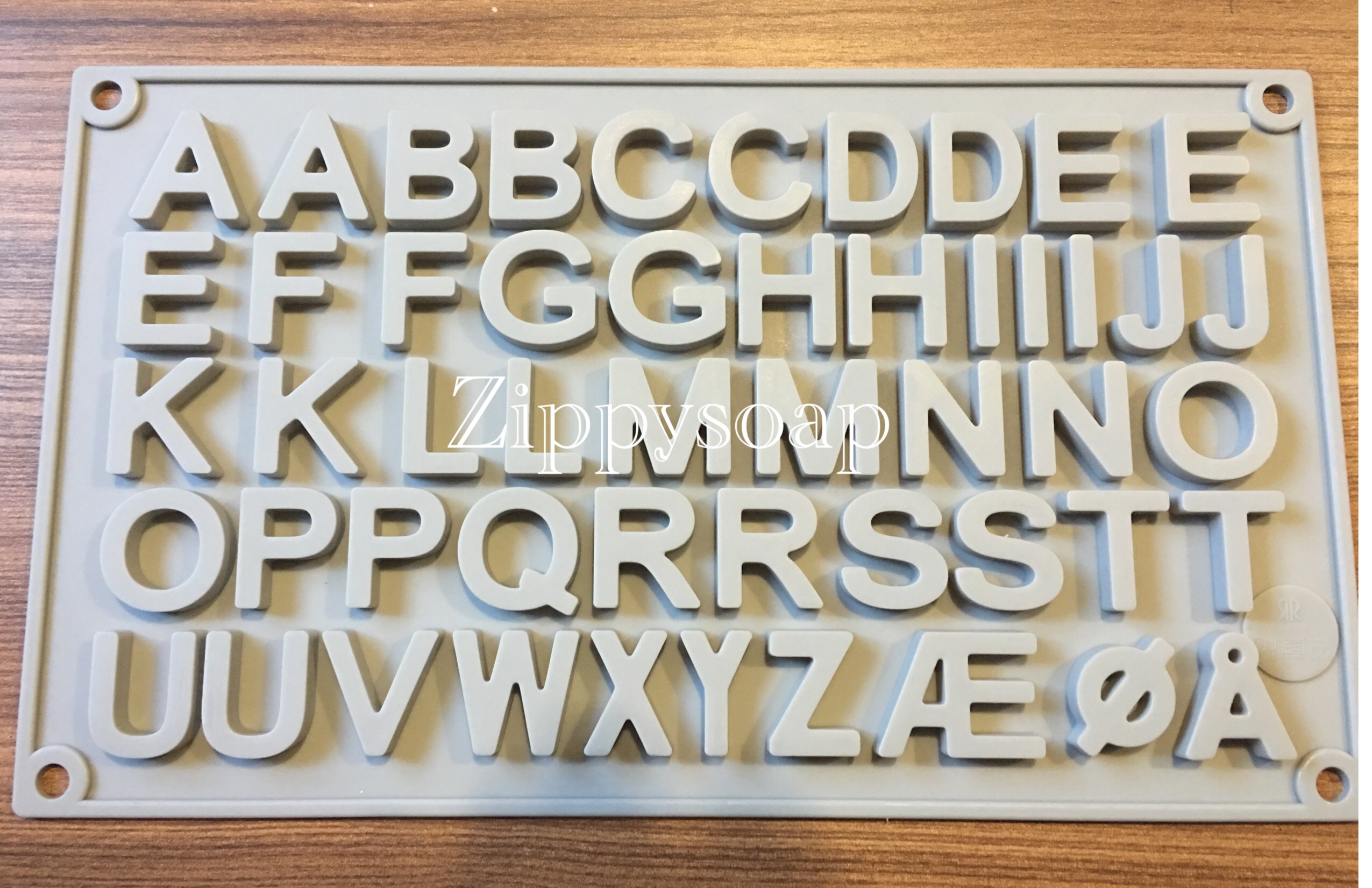 แม่พิมพ์ตัวอักษร A-Z ประมาณตัวอักษร 2*2.5 cm