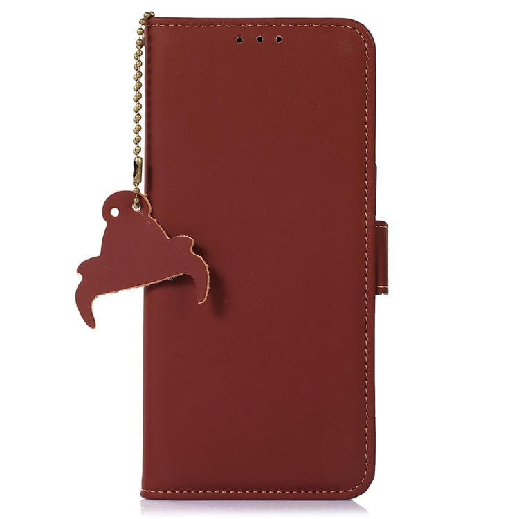 Case iPhone 15 Pro Max # Pre-order * เคสผลิตจากหนังวัวแท้ระดับพรีเมียมและ TPU ให้ความรู้สึกสบายมือ มาพร้อมการตกแต่งโซ่เส้นเล็ก *