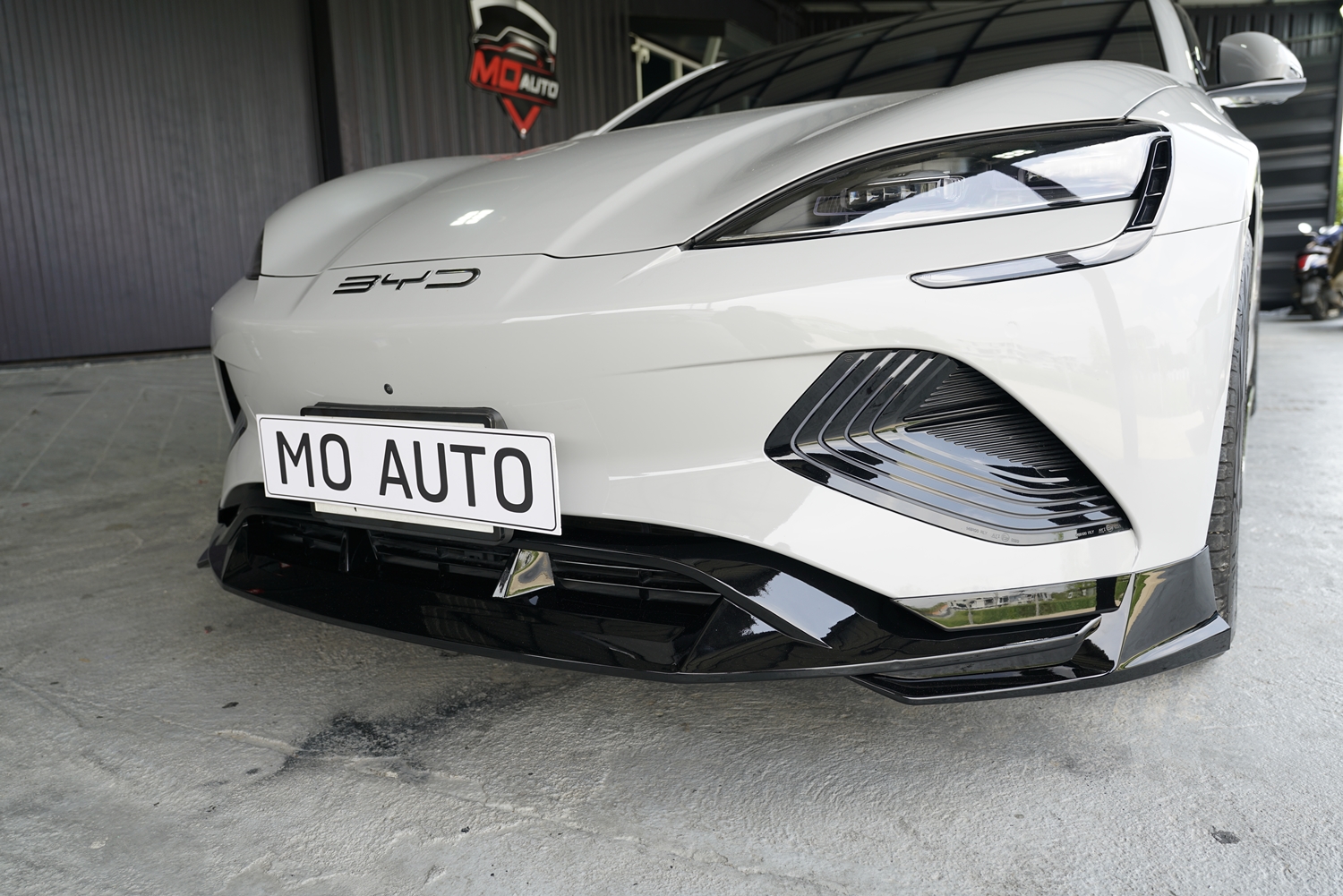 ลิ้นหน้าดำเงา BYD SEAL ทรง M SPORT