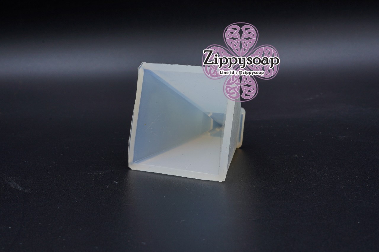 แม่พิมพ์ซิลิโคนพีระมิด 35g 004183