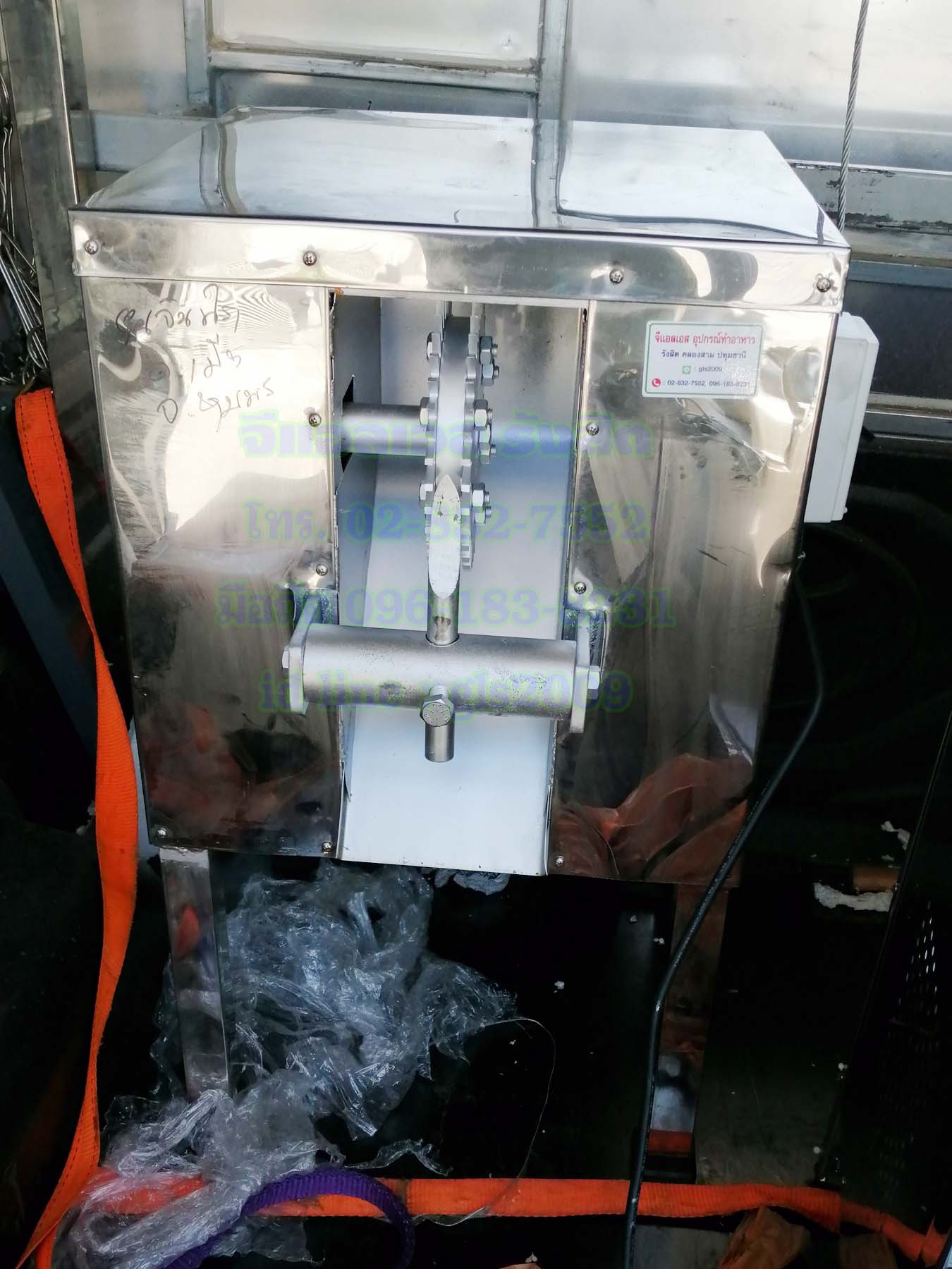 เครื่องกะเทาะกะลามะพร้าวพร้อมมอเตอร์