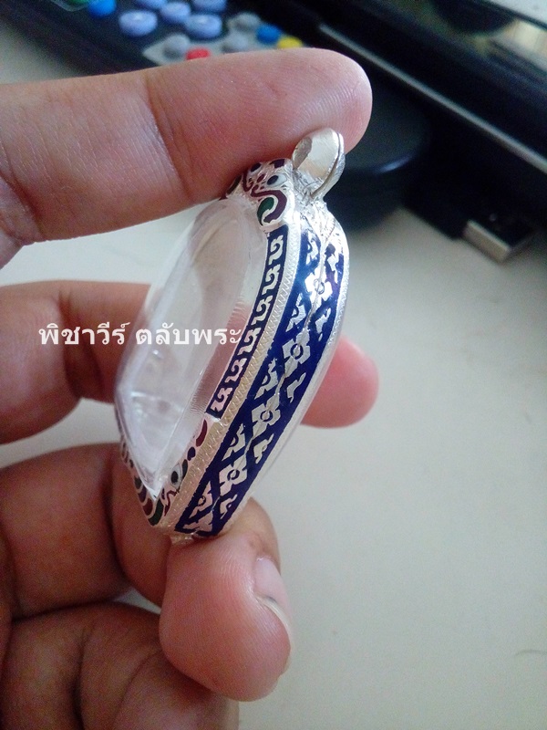 ่ตลับเงินลงยาใส่พระซุ้มกอ