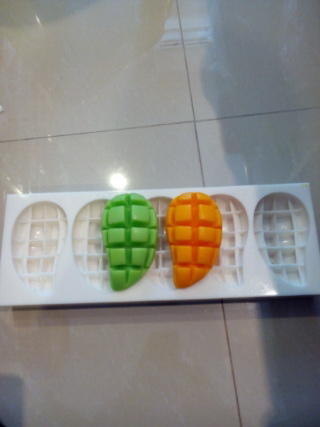แม่พิมพ์ รูปมะม่วงผ่า 5หลุม(110 g) 6.5*11*2.5 cm สั่งผลิตขั้นต่ำ 2 ชิ้น IIPU
