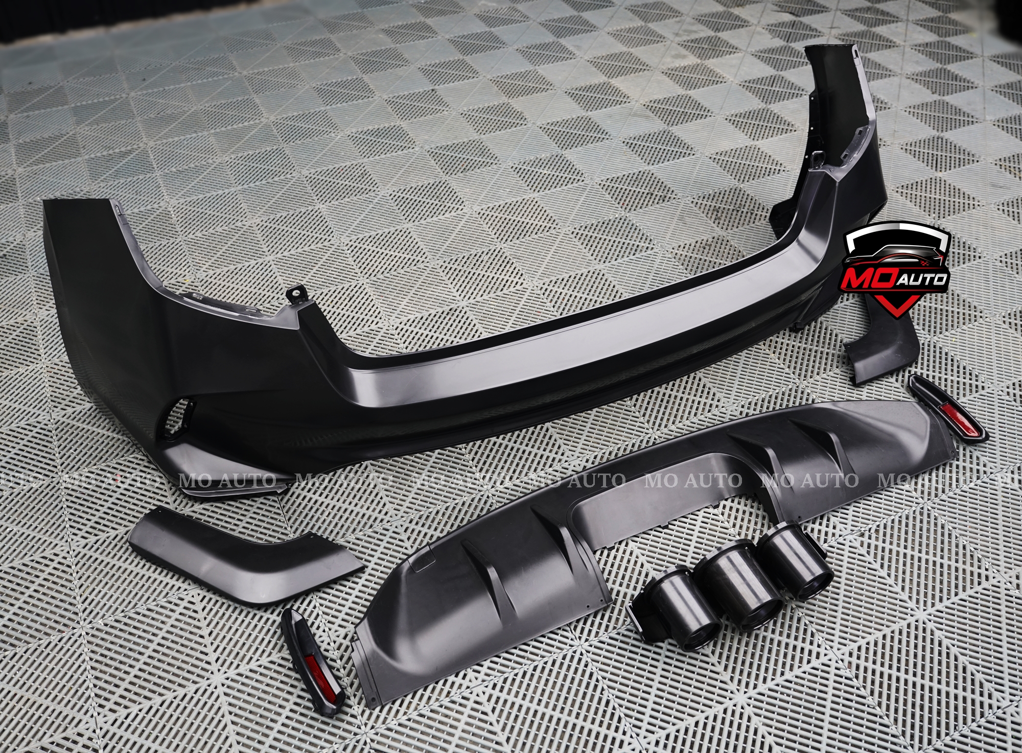 ชุดแต่งกันชนหลัง TYPE-R สำหรับ CIVIC FE