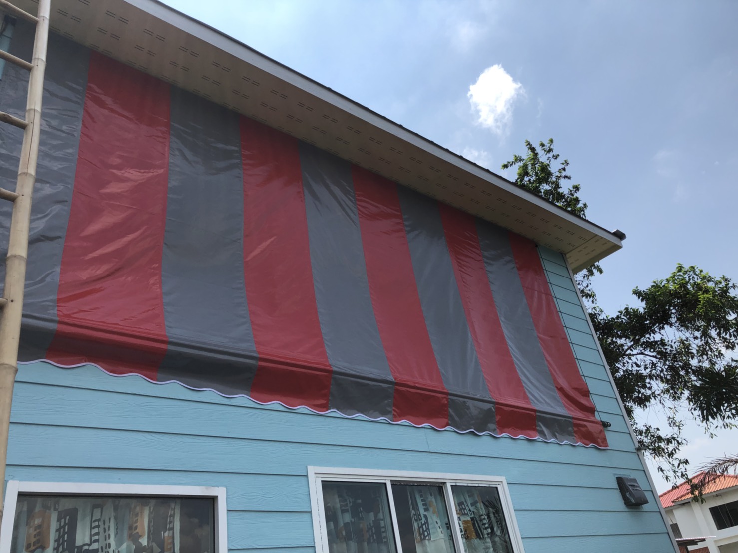 ผ้าใบชักรอก กว้าง2เมตร สูง1เมตร ทุกแบบ ทุกสี (ไม่รวมเสาค้ำ) ผ้าใบกันสาด ผ้าใบกันฝน ผ้าใบม้วนกันฝน ผ้าใบม้วนกันแดด ผ้าใบหน้าร้าน มีทุกสี 2m x 1m