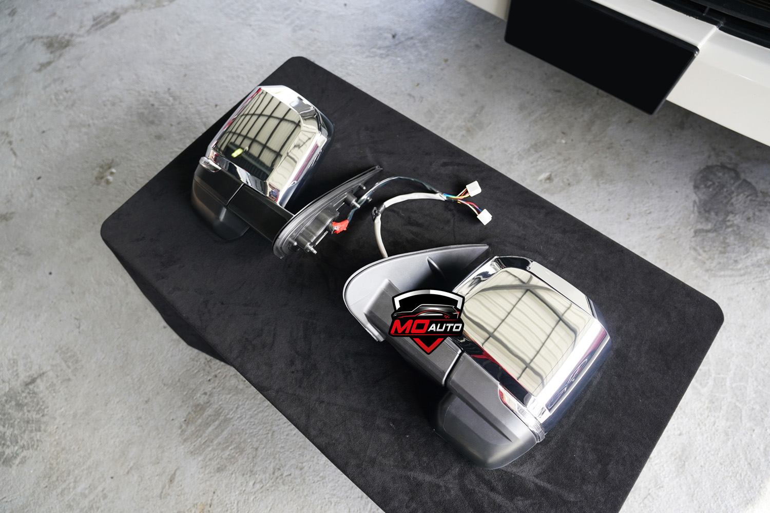 กระจกมองข้างรถตู้ ทรง Majesty สำหรับ Hiace 200 / COMMUTER / VENTURY