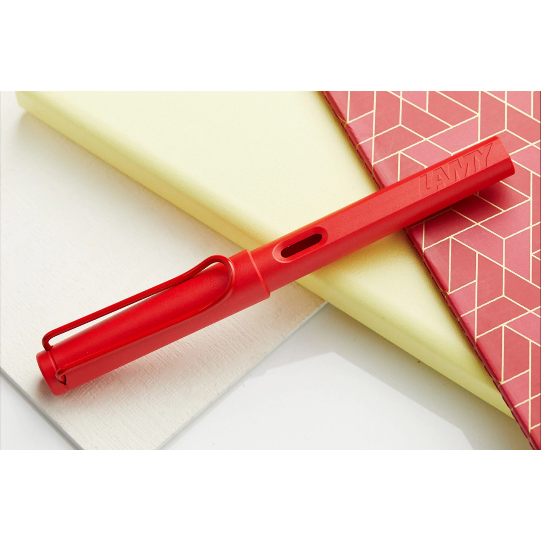 LAMY safari fountain pen strawberry 2022 limited edition