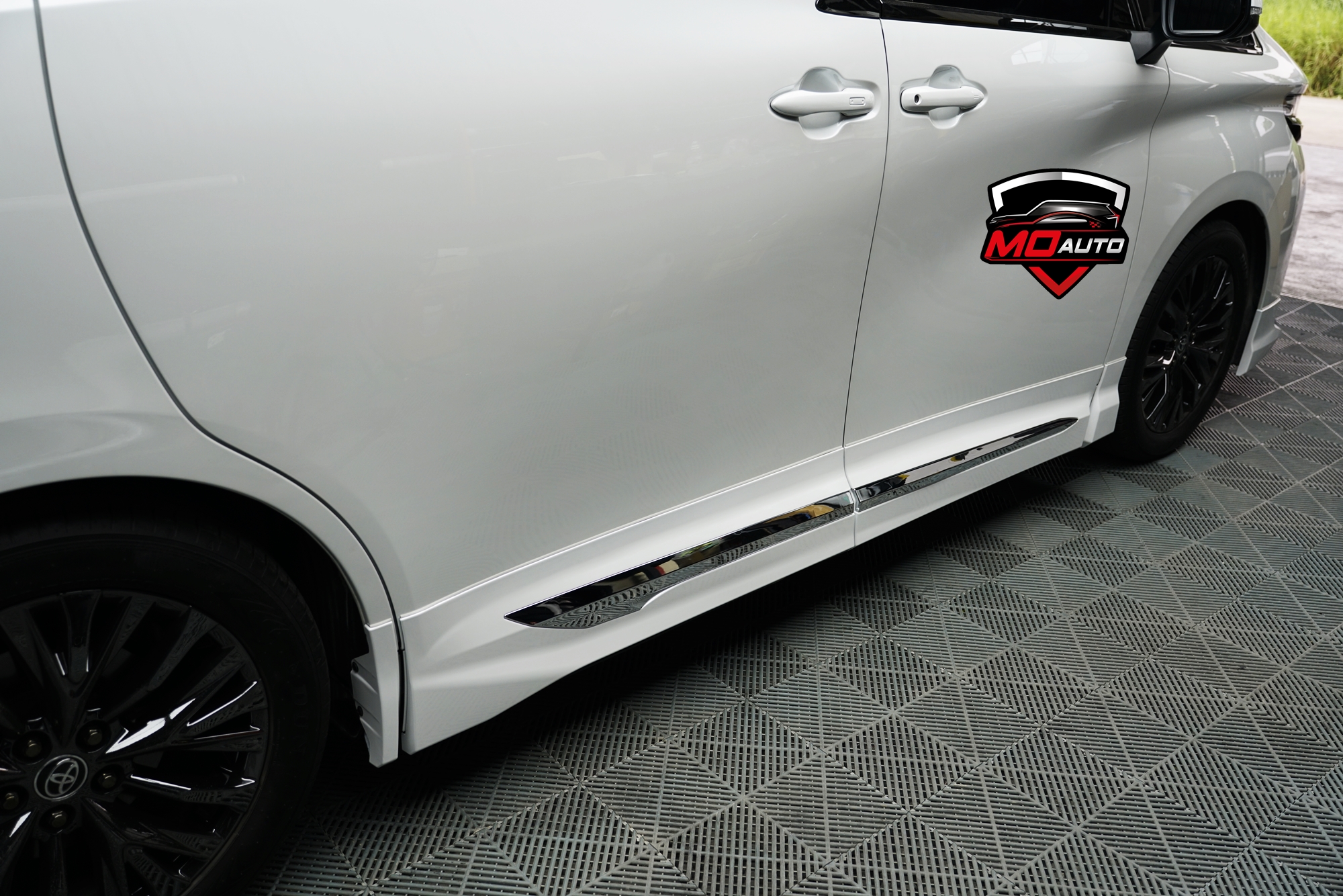 ชุดแต่งรอบคัน VELLFIRE 40 ทรง Modellista