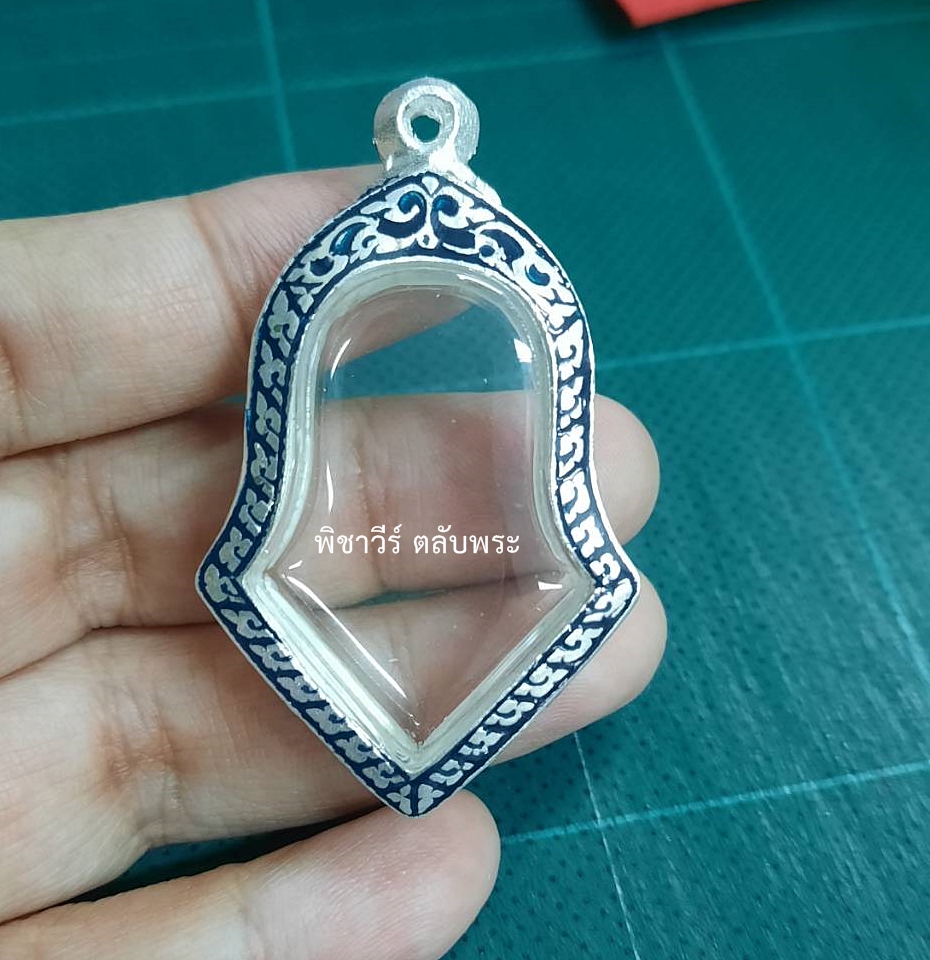 ตลับเงินลงยา ใส่ท้าวเวสสุวรรณ