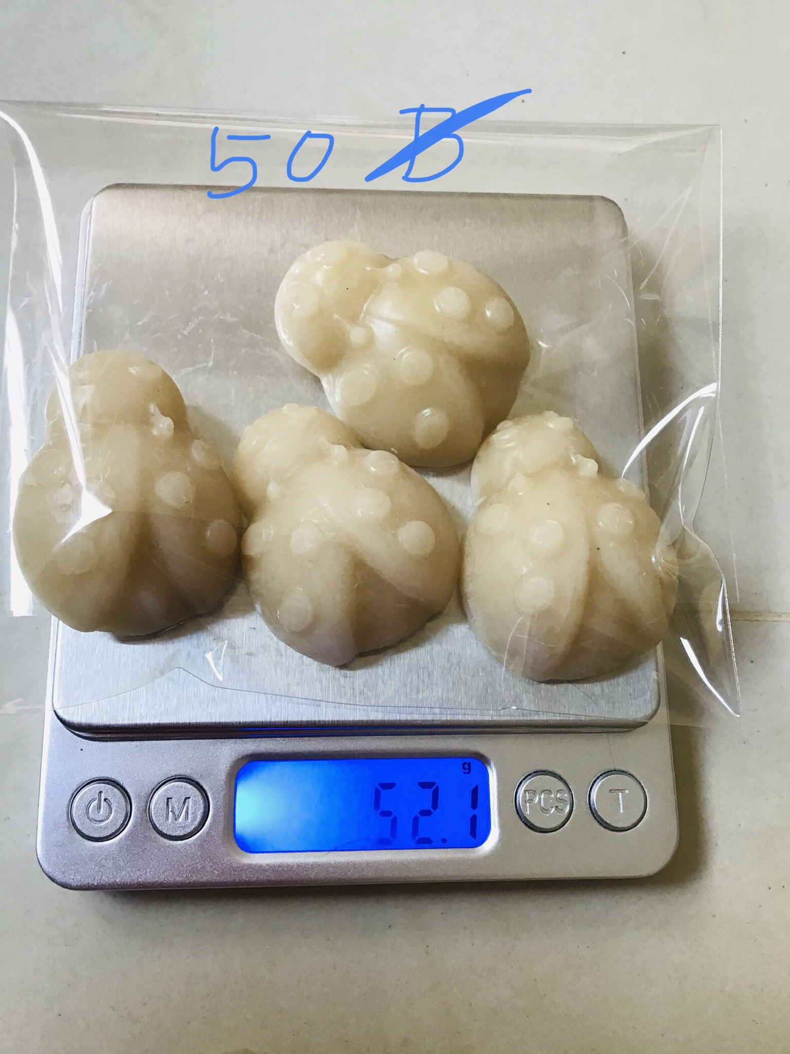 ไขผึ้งแท้ ขี้ผึ้ง 2 อัน 50฿ ธรรมชาติ
