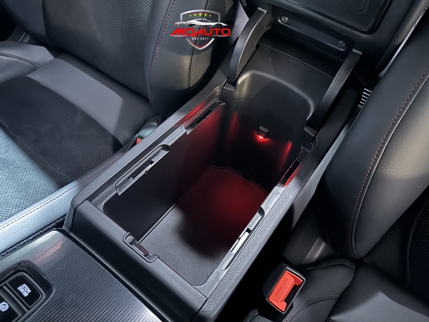 ไฟช่องวางแก้ว และช่องเก็บของกลางแท้ CIVIC FE