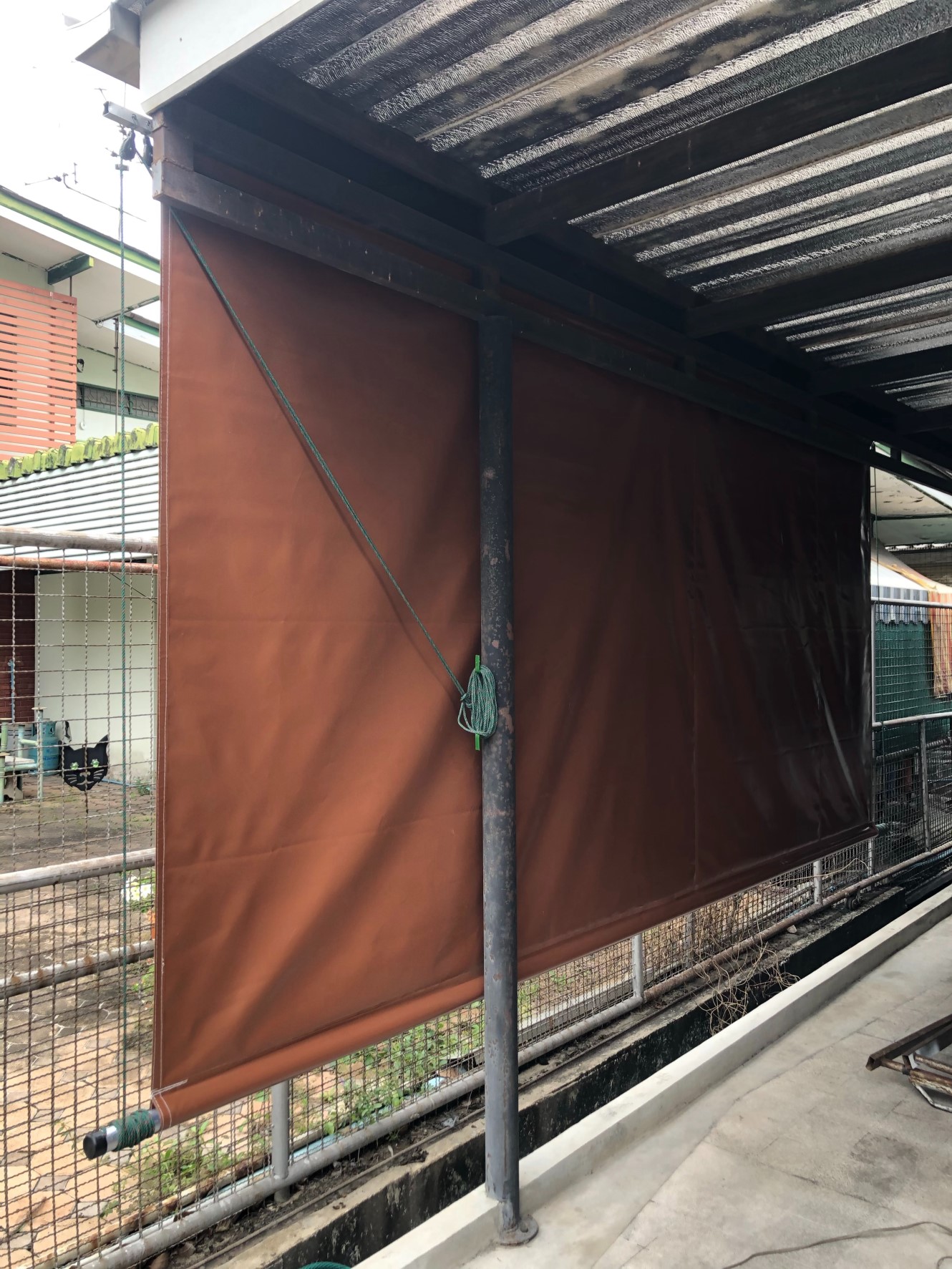 ผ้าใบชักรอก กว้าง 6เมตร สูง 5มตร (ไม่รวมเสาค้ำ) กันสาดผ้าใบ ชักรอกผ้าใบ ผ้าใบม้วนขึ้นลง ผ้าใบม้วนเก็บได้ ผ้าใบตลาดนัด มีทุกสี 6m x 5m