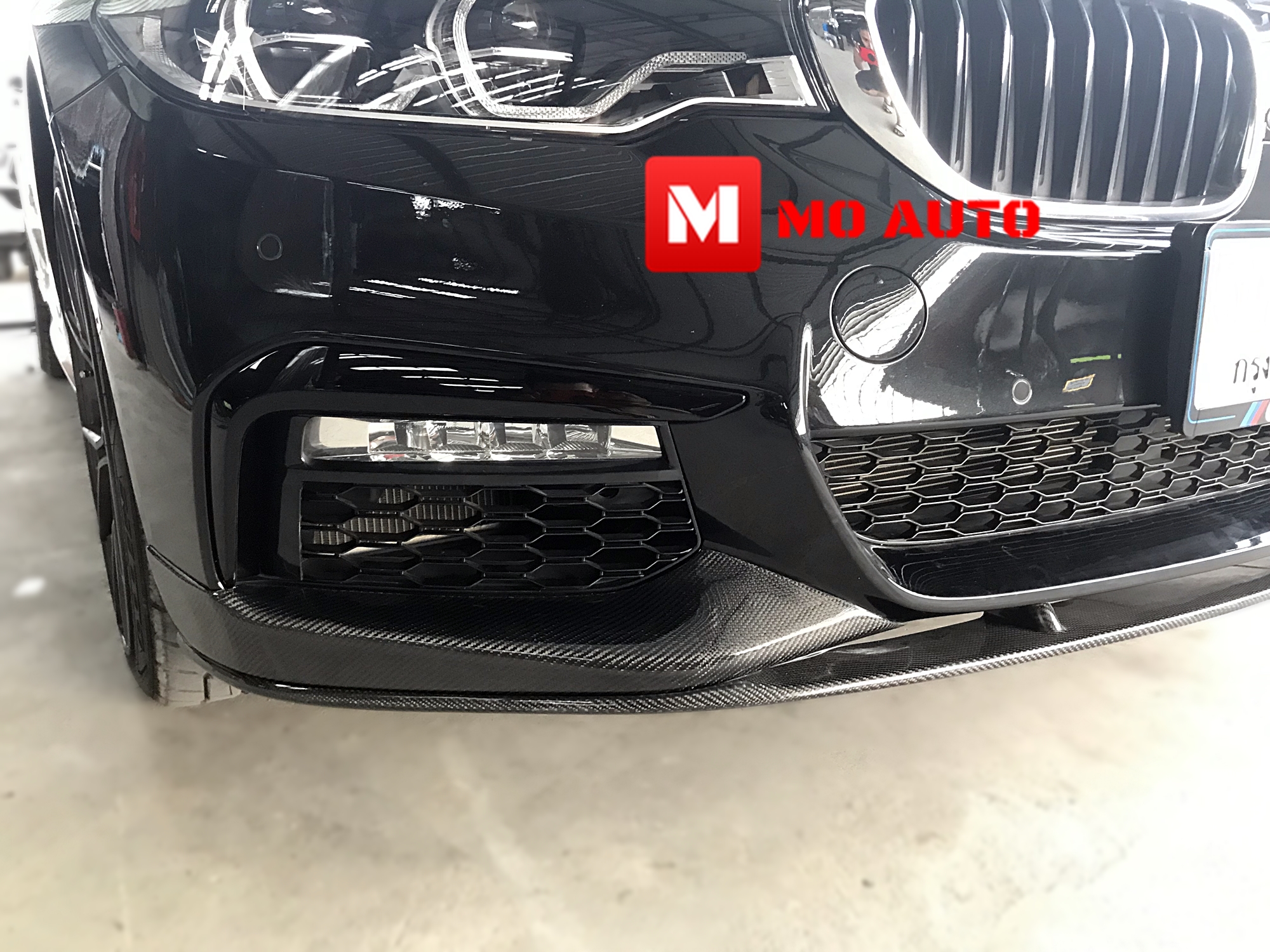 ลิ้นหน้า BMW Series 5 G30 Carbon ทรง MP