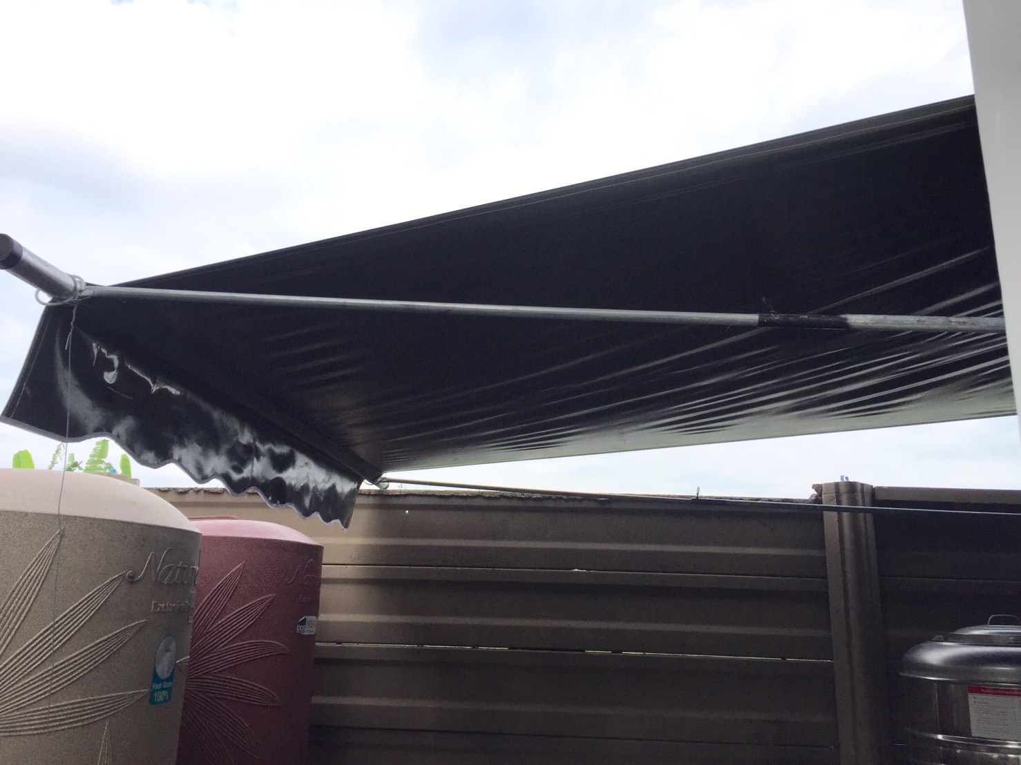 MKP TenT ผ้าใบชักรอก ขนาด กว้าง 1.5m สูง 5m (ไม่รวมเสาค้ำ) ผ้าใบกันสาด ผ้าใบกันฝน ผ้าใบม้วนกันฝน ผ้าใบม้วนกันแดด มีทุกสี ขาว แดง ดำ ชมพู น้ำเงิน ฟ้า เขียว ม่วง ครีม น้ำตาล 1.5m x 5m