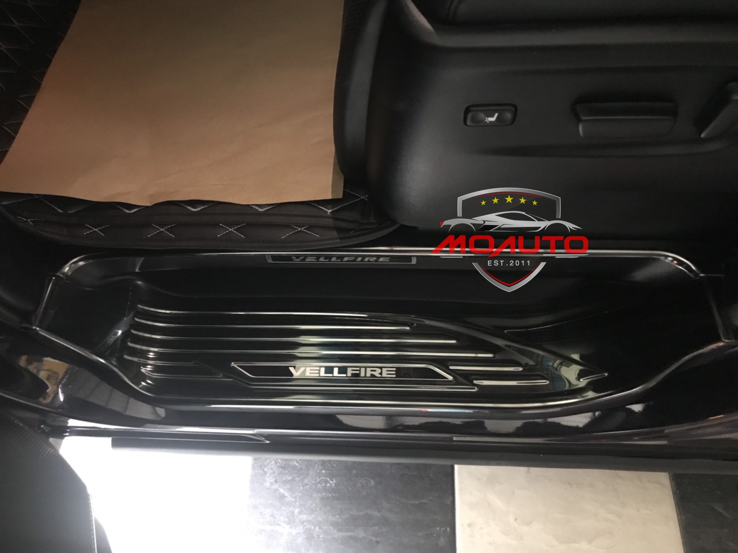 เพลทกันรอยเท้าชายประตู ALPHARD / VELLFIRE MC V2