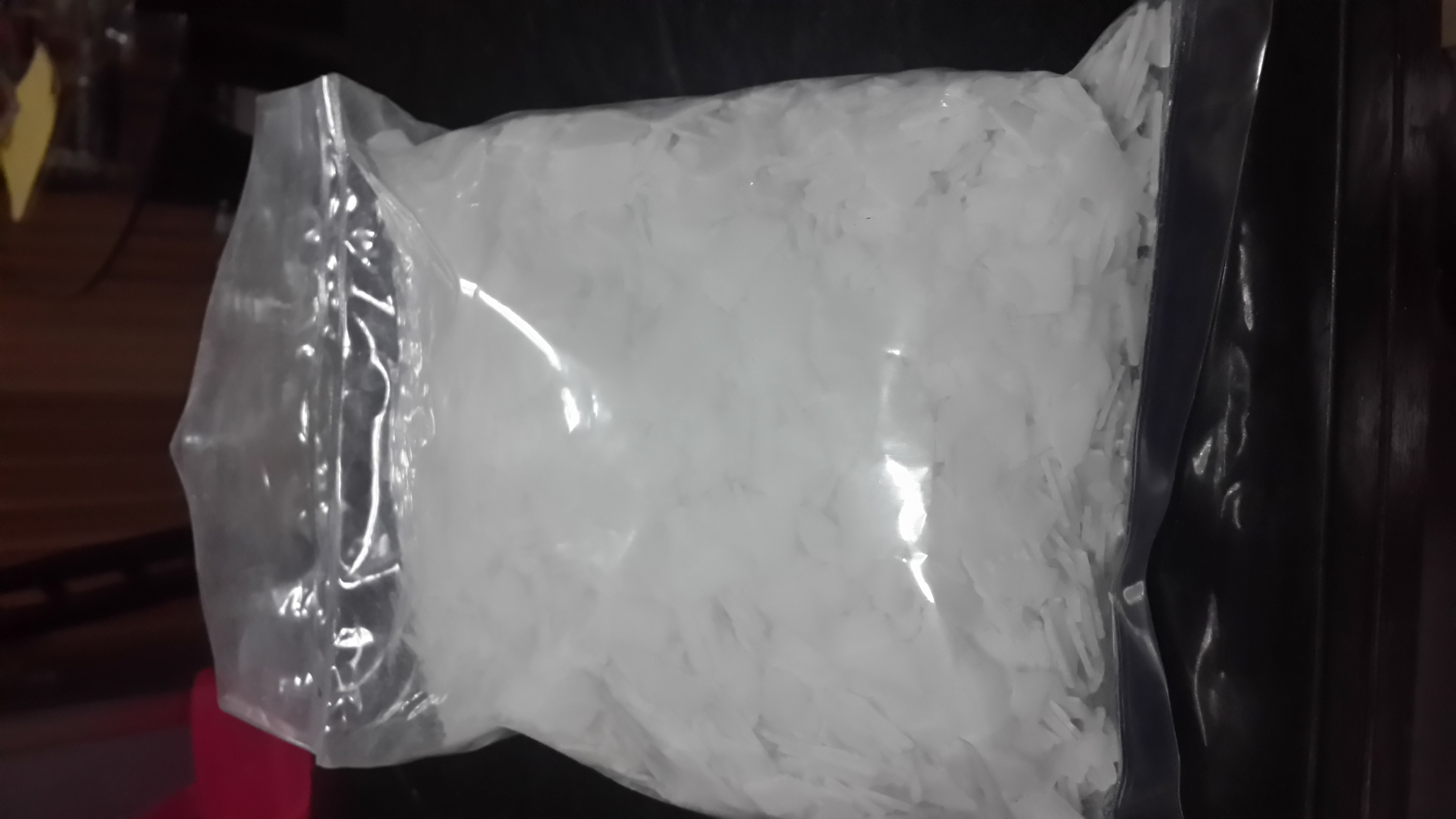 โซดาไฟ เกล็ดขาวบริสุทธิ์ NaOH 98-99% 1kg
