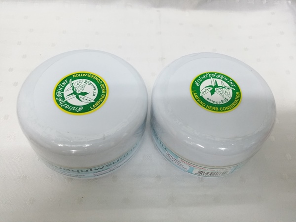 ครีมสมุนไพร "มะขาม" บรรจุกระปุกๆ ละ 100 กรัม