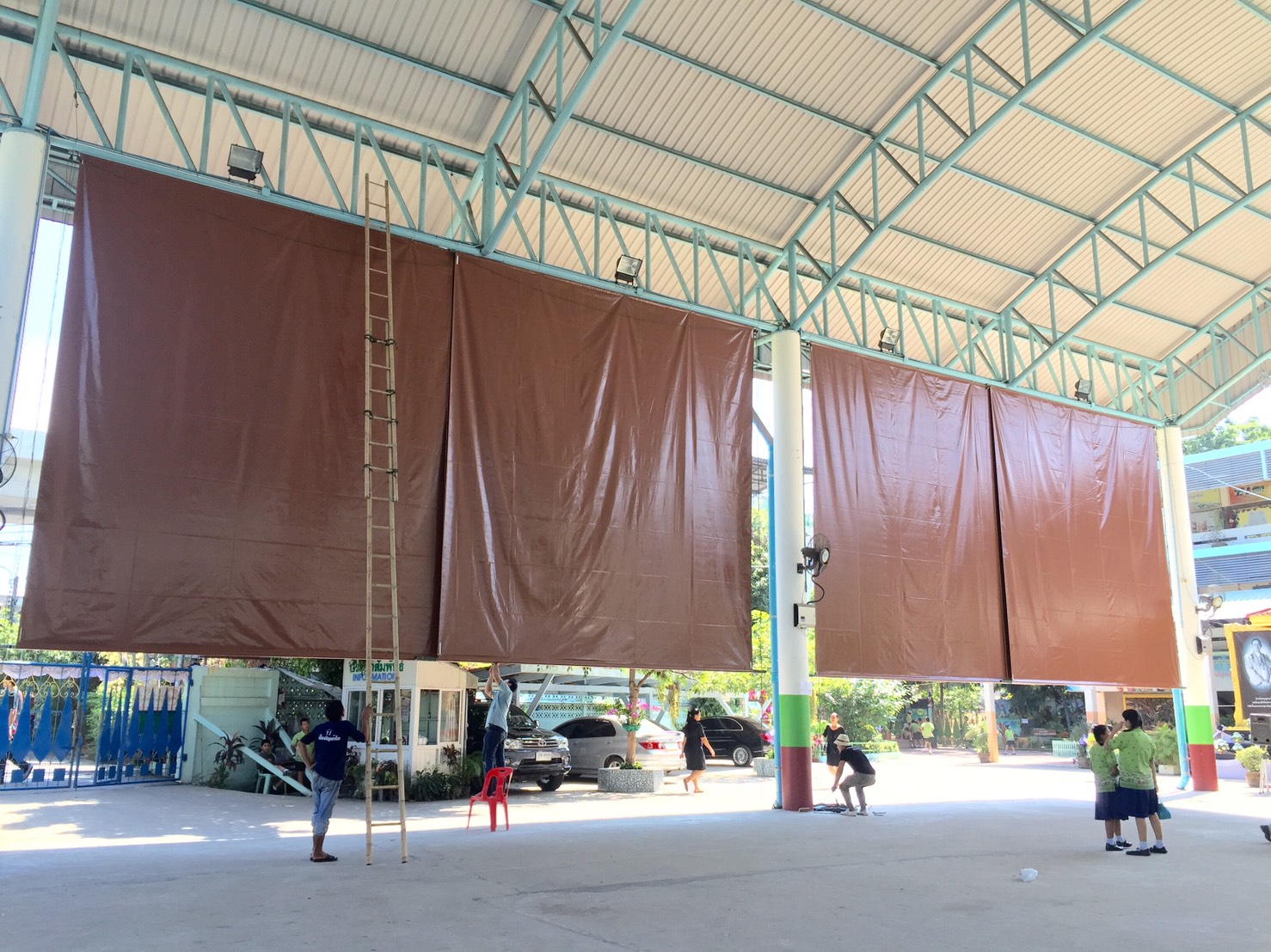 ผ้าใบชักรอก กว้าง 6เมตร สูง 5มตร (ไม่รวมเสาค้ำ) กันสาดผ้าใบ ชักรอกผ้าใบ ผ้าใบม้วนขึ้นลง ผ้าใบม้วนเก็บได้ ผ้าใบตลาดนัด มีทุกสี 6m x 5m