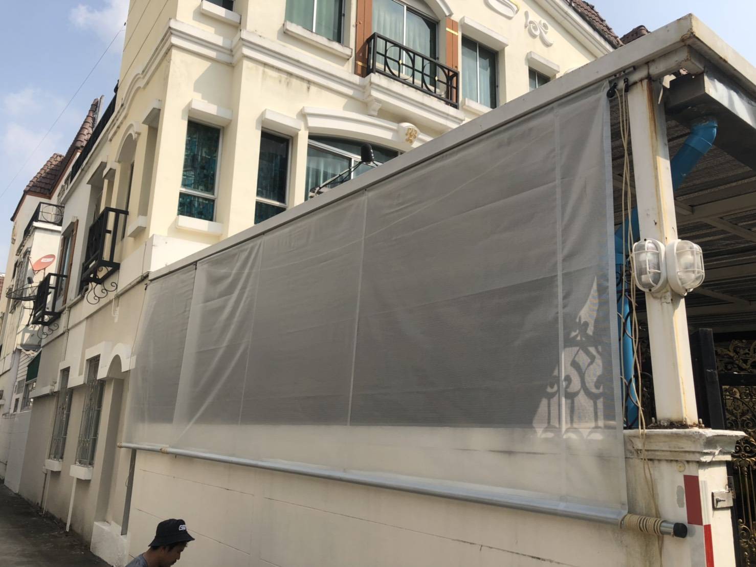 ผ้าใบชักรอกสีขุุ่น skylight solarview 4M X ุ3M ผ้าใบสีขุ่น โปร่งแสง (ไม่รวมเสาเหล็กค้ำยัน) ผ้าใบกันสาดแบบขุ่นมัว ผ้าใบกันฝนโปร่งแสง ผ้าใบม้วนกันฝนแบบขุ่น ผ้าใบม้วนกันแดดสีขุ่น สีขุ่น Sky Light Solar View