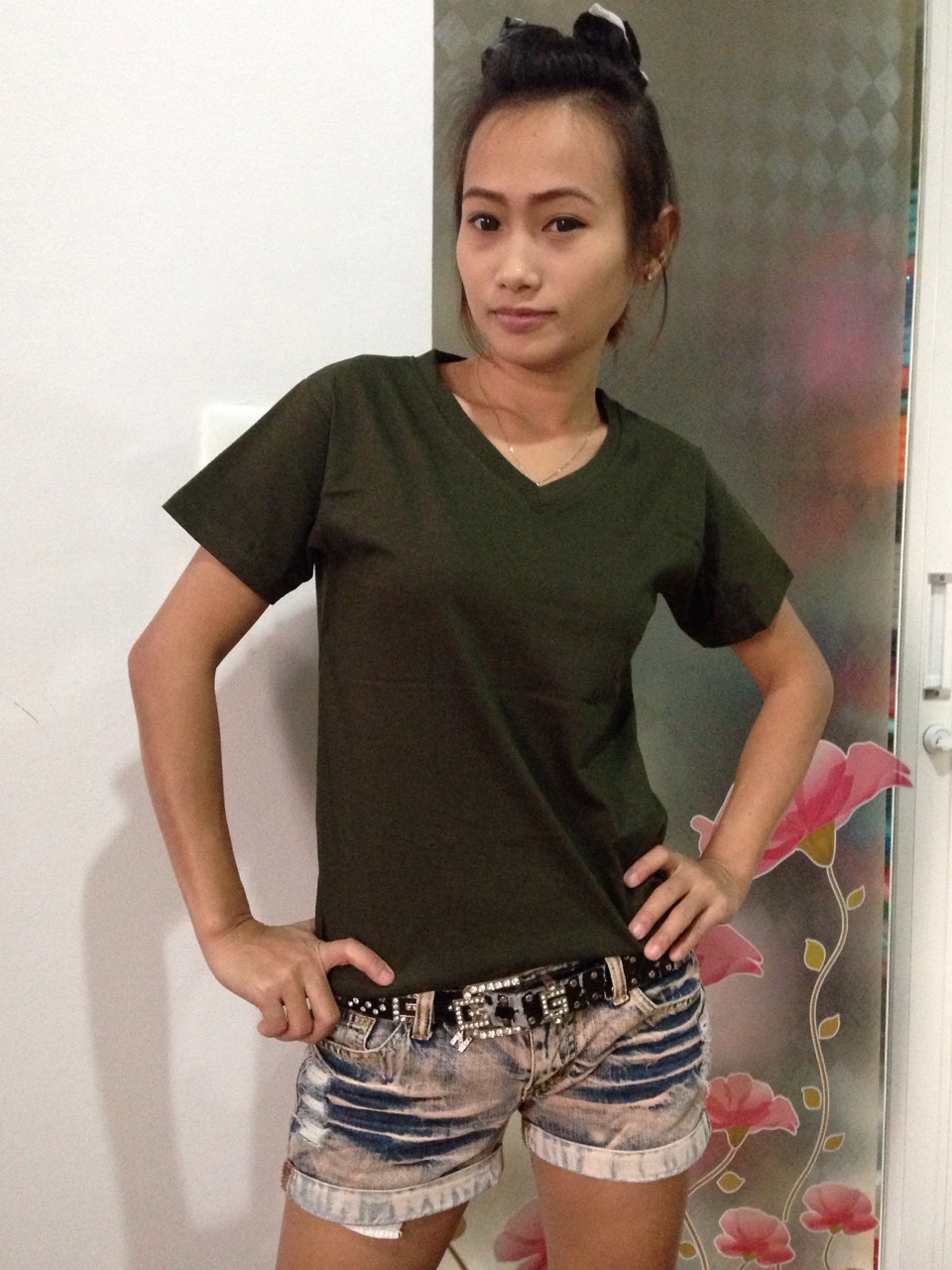 เสื้อยืด สีเขียวขี้ม้า(เขียวทหาร) XL คอวี
