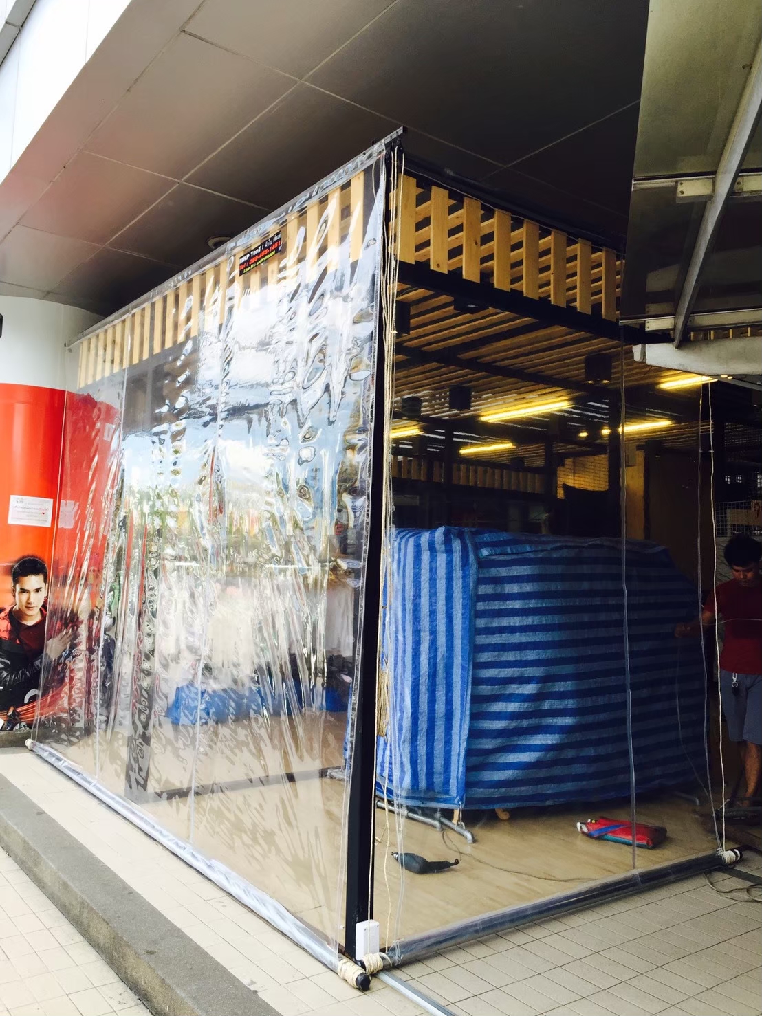 ผ้าใบชักรอก กว้าง 6เมตร สูง 4.5มตร (ไม่รวมเสาค้ำ) กันสาดผ้าใบ ชักรอกผ้าใบ ผ้าใบม้วนขึ้นลง ผ้าใบม้วนเก็บได้ ผ้าใบตลาดนัด มีทุกสี 6m x 4.5m