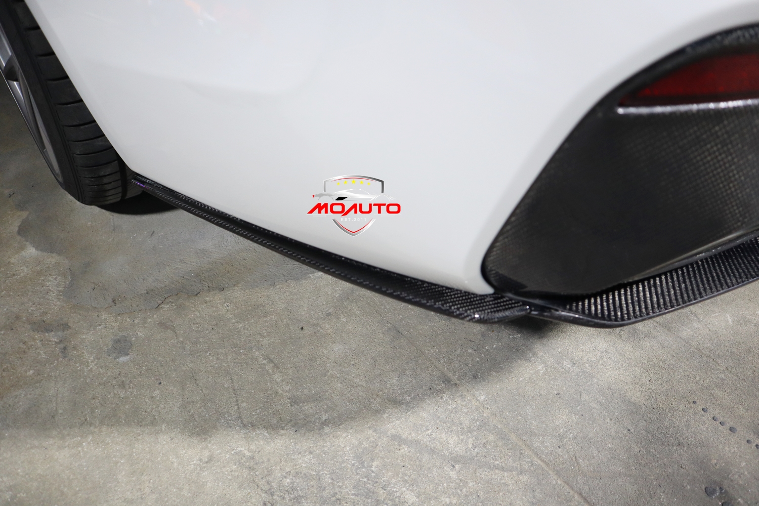 ลิ้นกันชนหลังคาร์บอน BMW G30