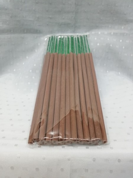 ธูปตะไคร้หอมไล่ยุง บรรจุห่อๆ ละ 20 ก้าน