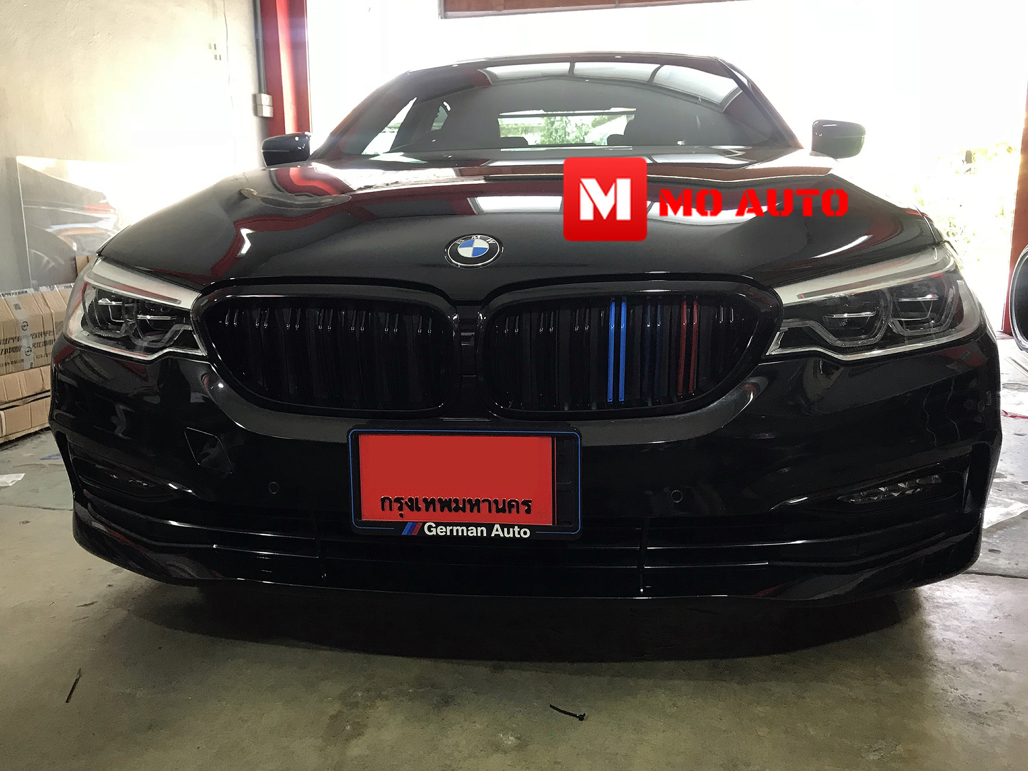 กระจังหน้า ทรง M5 แบบซี่คู่แถบสี /// BMW G30