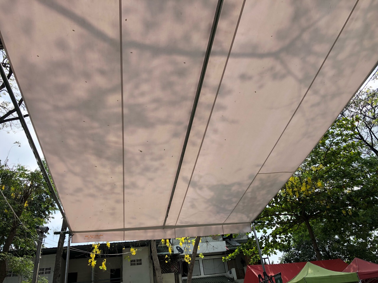 MKP TenT ผ้าใบชักรอก ขนาด กว้าง 2.5m สูง 2m (ไม่รวมเสาค้ำ) ผ้าใบกันสาด ผ้าใบกันฝน ผ้าใบม้วนกันฝน ผ้าใบม้วนกันแดด มีทุกสี ขาว แดง ดำ ชมพู น้ำเงิน ฟ้า เขียว ม่วง ครีม น้ำตาล 2.5m x 2m