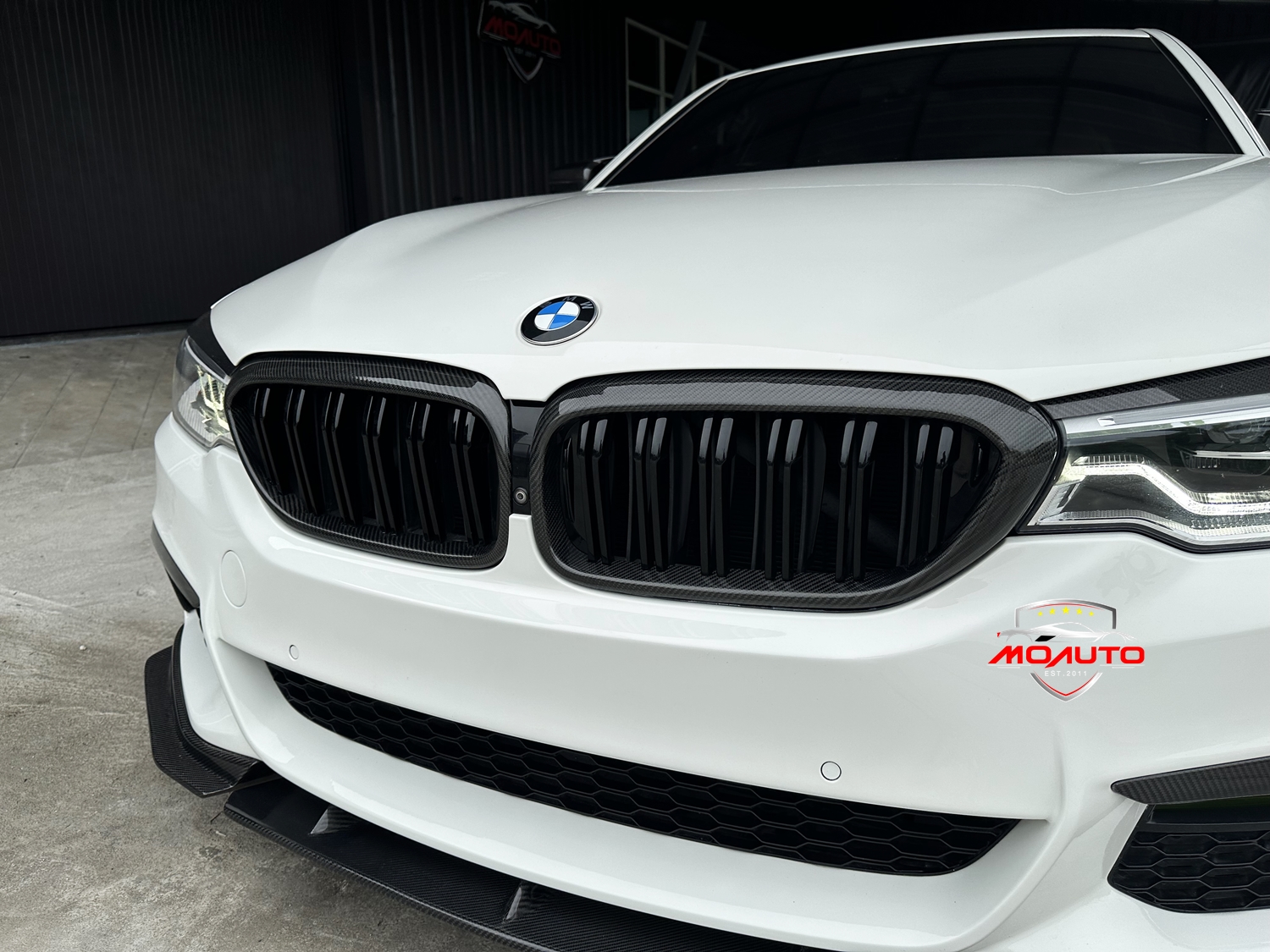 กระจังหน้า M5 BMW G30 Carbon