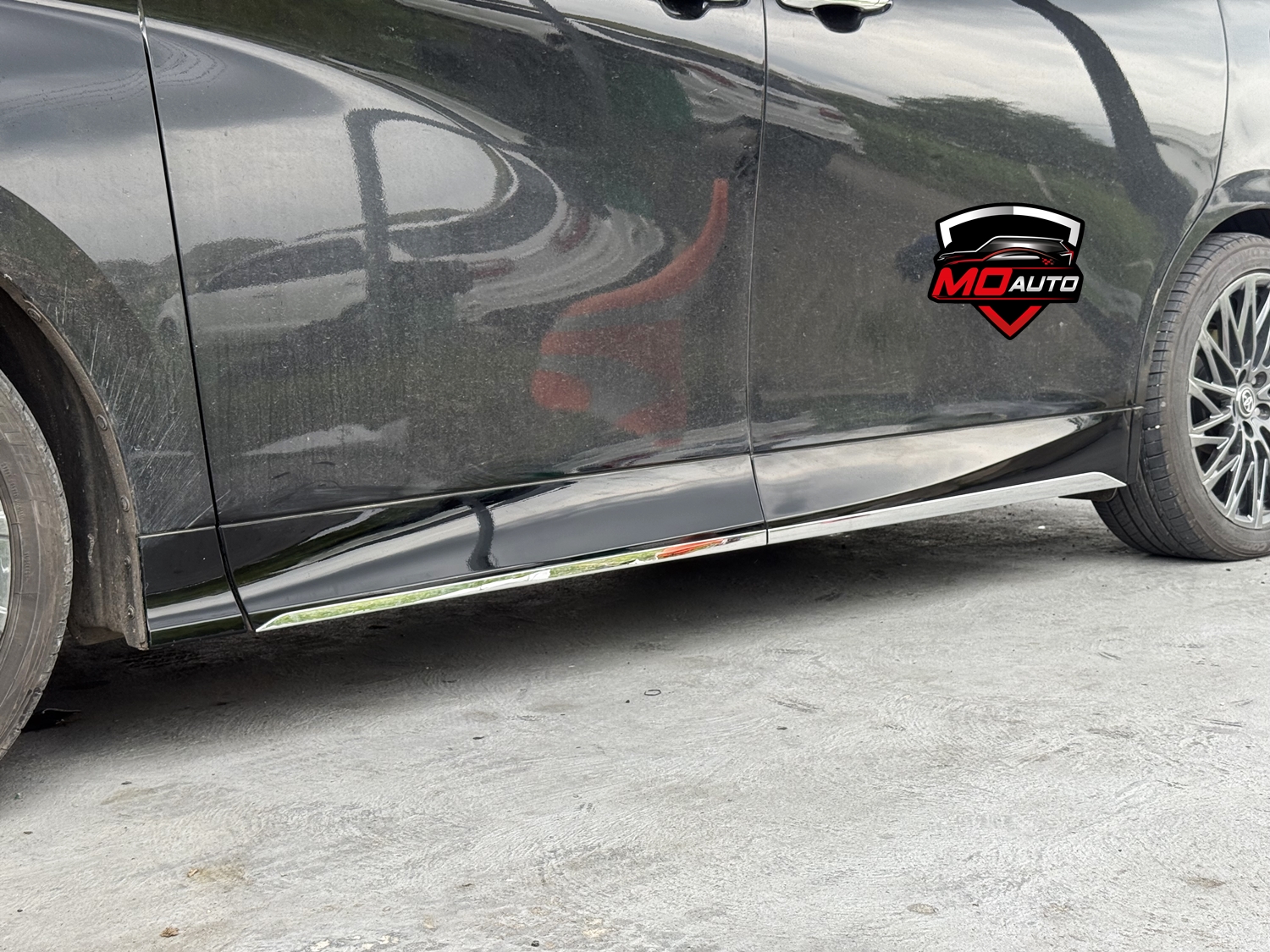 คิ้วกันกระแทกชายประตูล่าง ALPHARD 40 / VELLFIRE 40