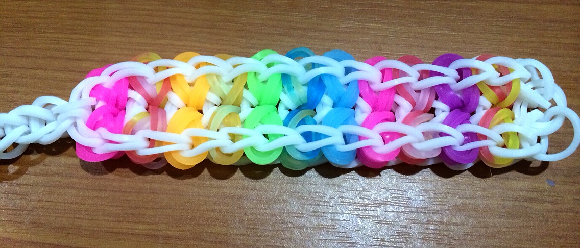 หนังยางถักข้อมือแฟนซีลูมแบนด์สีเรืองแสง ขายดีมากๆค่ะ