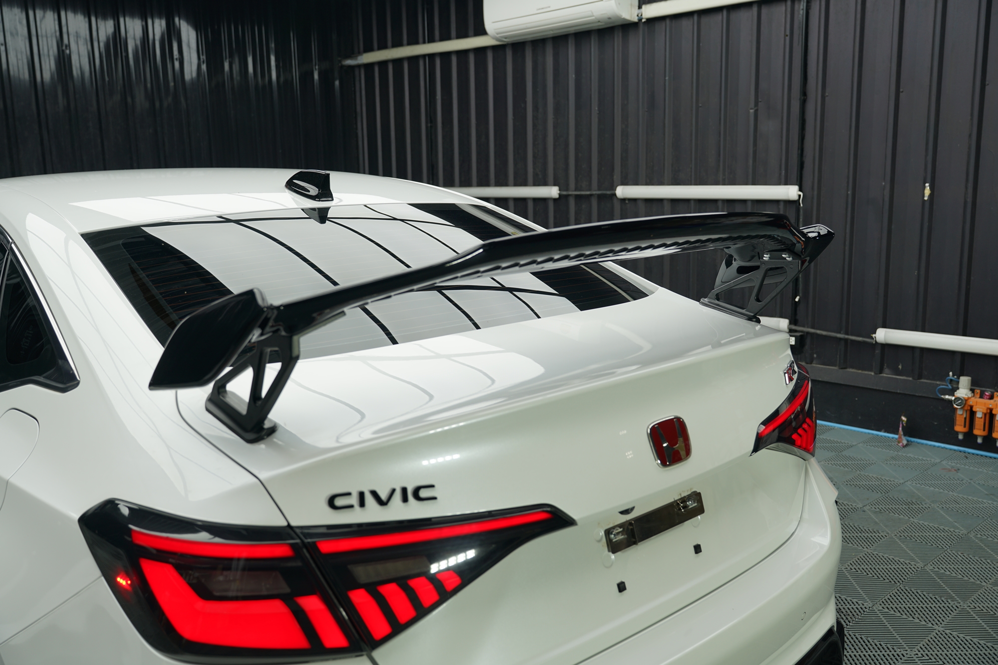 สปอยเลอร์ TYPE-R M-SPORT ดำเงา สำหรับ CIVIC FE