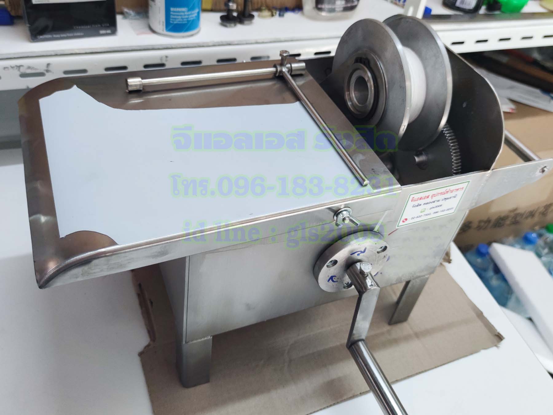 เครื่องมัดไส้กรอกมือหมุน