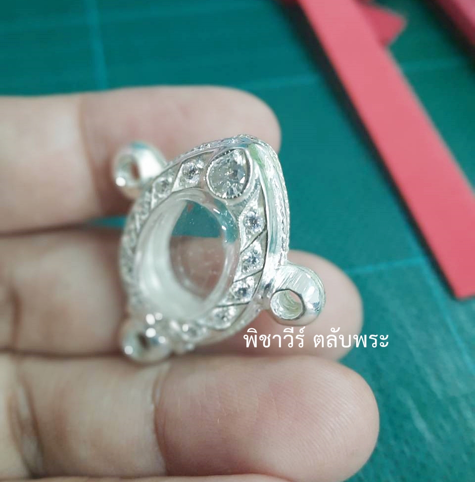 กรอบพระ ตลับเงินฝังพลอยขาว ใส่เหรียญเม็ดแตง แบบ 3 ห่วง