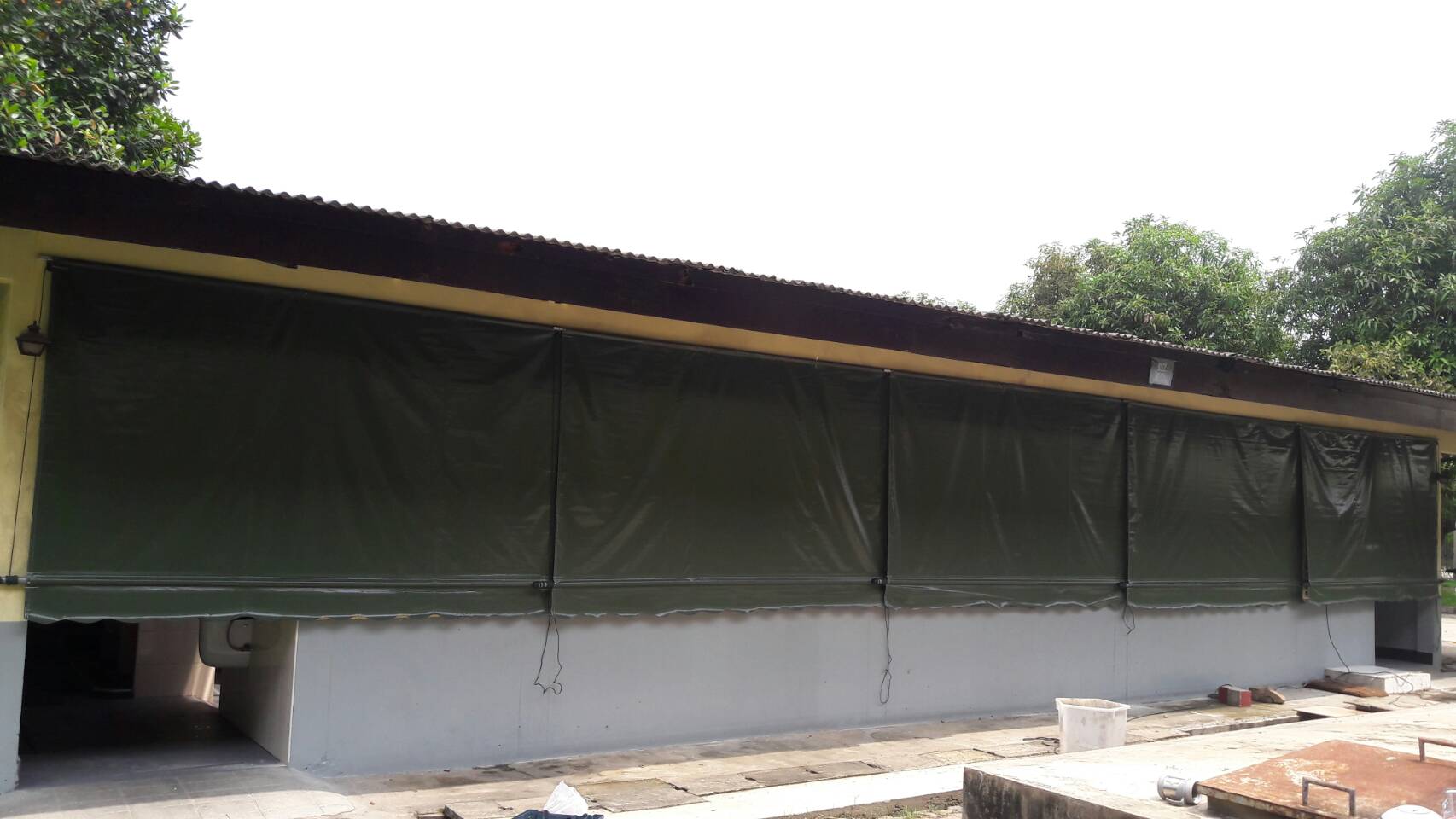 ผ้าใบชักรอก กว้าง 6เมตร สูง 5มตร (ไม่รวมเสาค้ำ) กันสาดผ้าใบ ชักรอกผ้าใบ ผ้าใบม้วนขึ้นลง ผ้าใบม้วนเก็บได้ ผ้าใบตลาดนัด มีทุกสี 6m x 5m