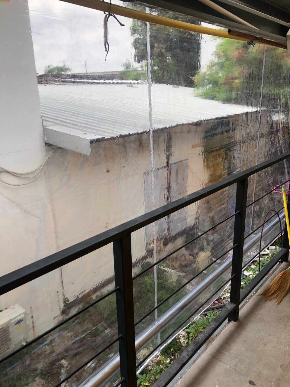 ผ้าใบชักรอกใส ขนาด 2 m x 5 m (ไม่รวมเสาเหล็กค้ำยัน) ผ้าใบสีใส โปร่งใส ผ้าใบกันสาดแบบใส ผ้าใบกันฝนโปร่งใส ผ้าใบม้วนกันฝนแบบใส ผ้าใบม้วนกันแดดสีใส clear ใส