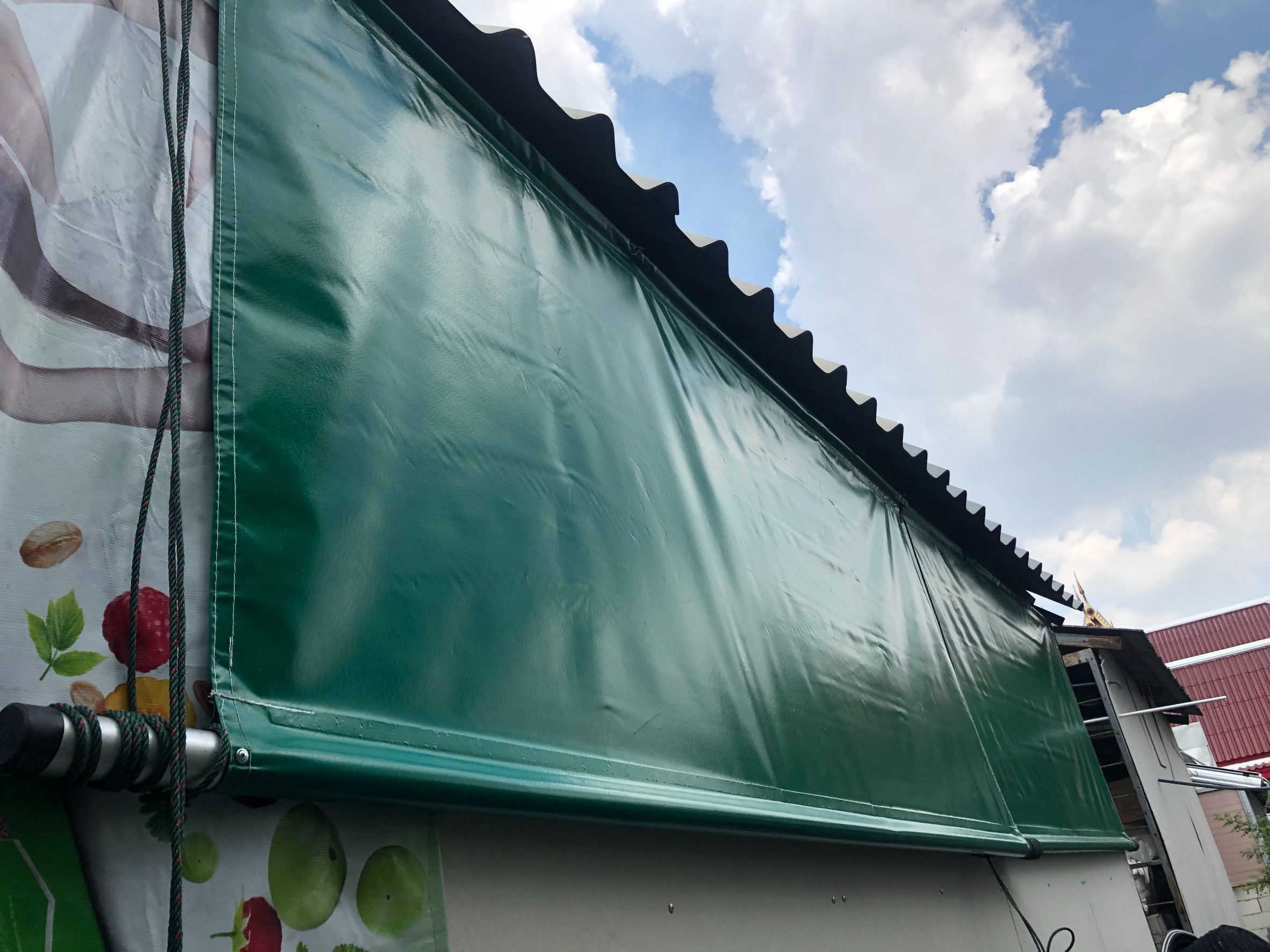 ผ้าใบชักรอก กว้าง 6เมตร สูง 5มตร (ไม่รวมเสาค้ำ) กันสาดผ้าใบ ชักรอกผ้าใบ ผ้าใบม้วนขึ้นลง ผ้าใบม้วนเก็บได้ ผ้าใบตลาดนัด มีทุกสี 6m x 5m