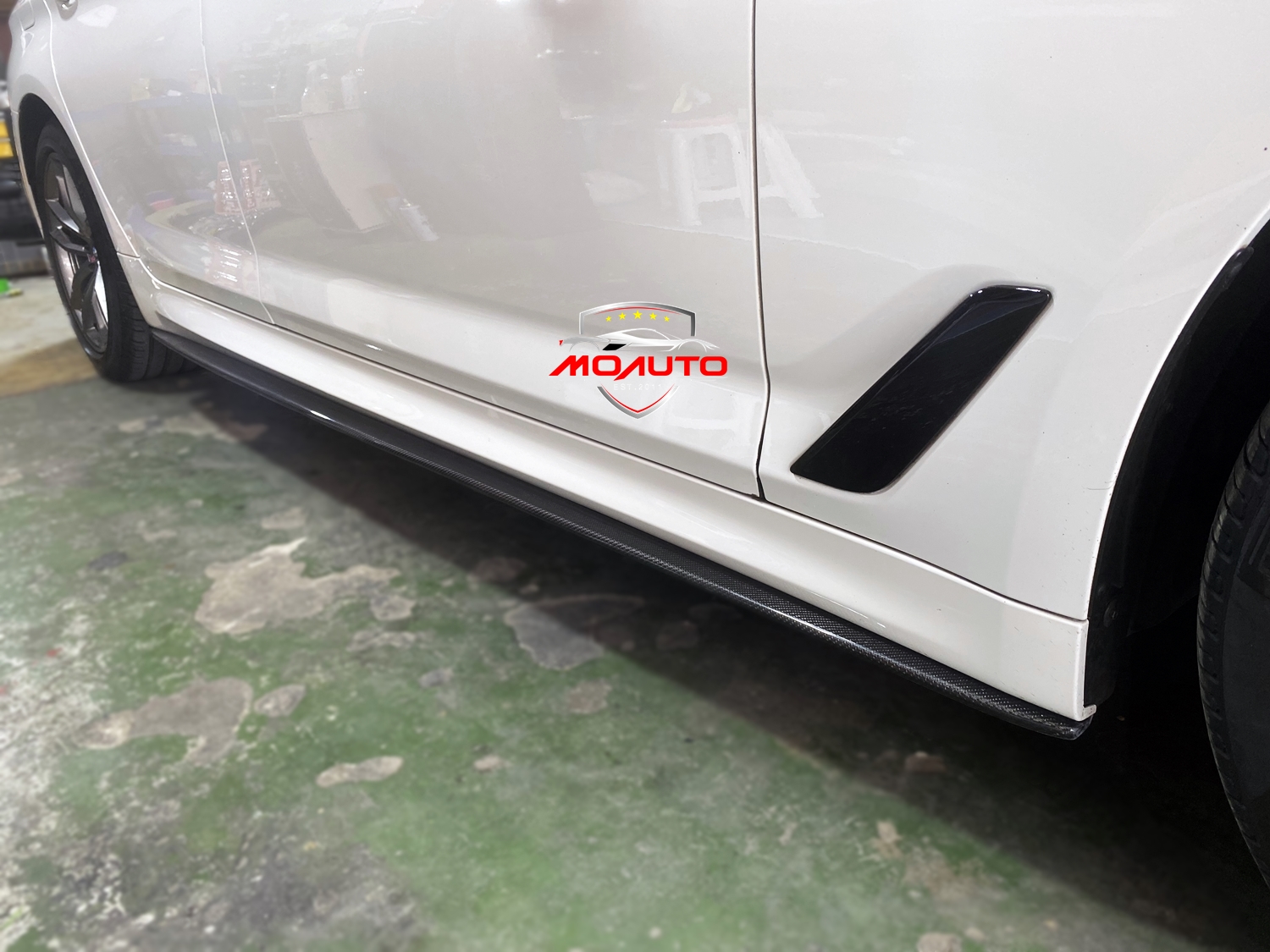 ลิ้นสเกิร์ตข้าง คาร์บอน แท้ / ดำเงา BMW G30