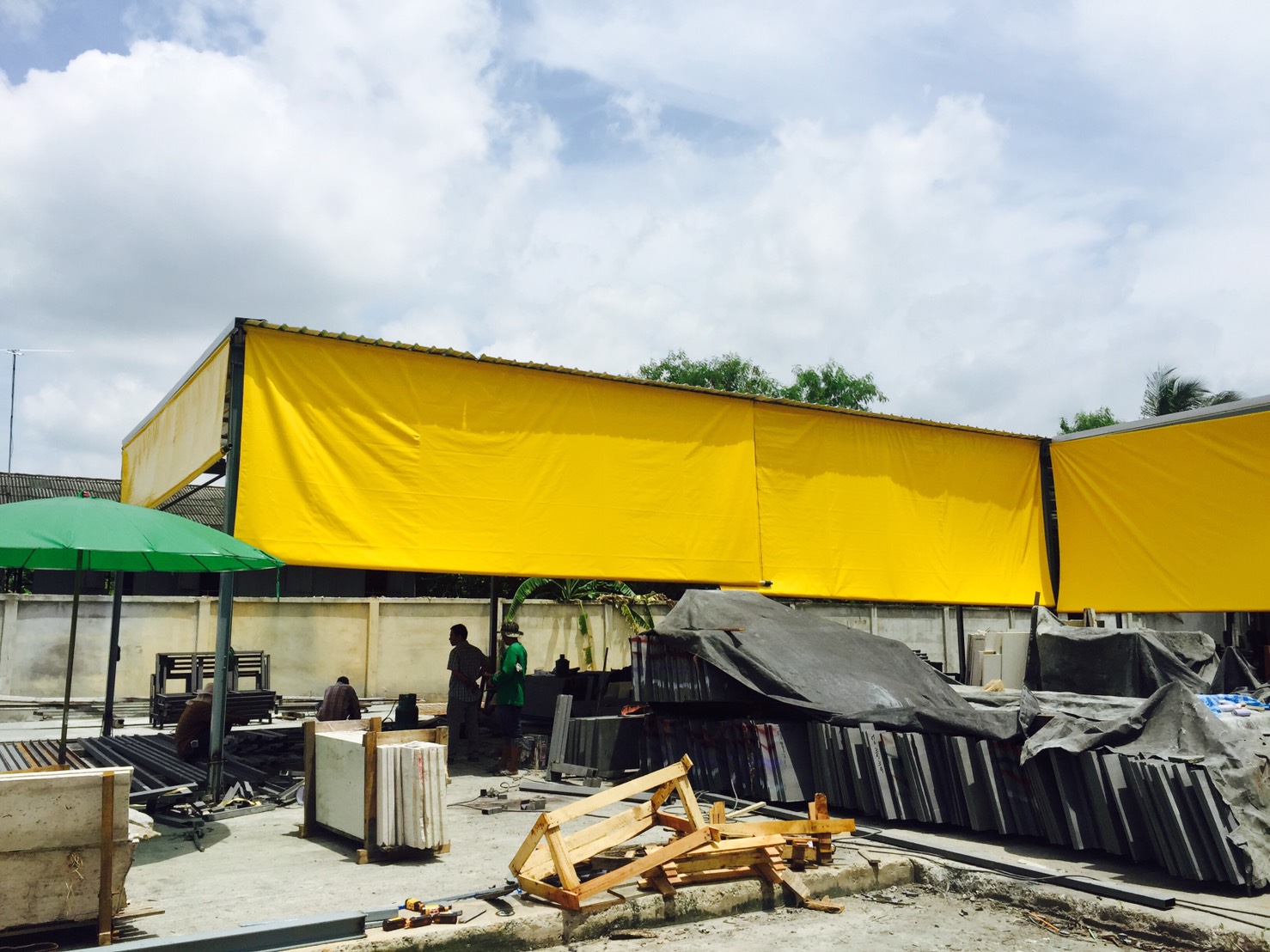 ผ้าใบชักรอก กว้าง 6เมตร สูง 5มตร (ไม่รวมเสาค้ำ) กันสาดผ้าใบ ชักรอกผ้าใบ ผ้าใบม้วนขึ้นลง ผ้าใบม้วนเก็บได้ ผ้าใบตลาดนัด มีทุกสี 6m x 5m